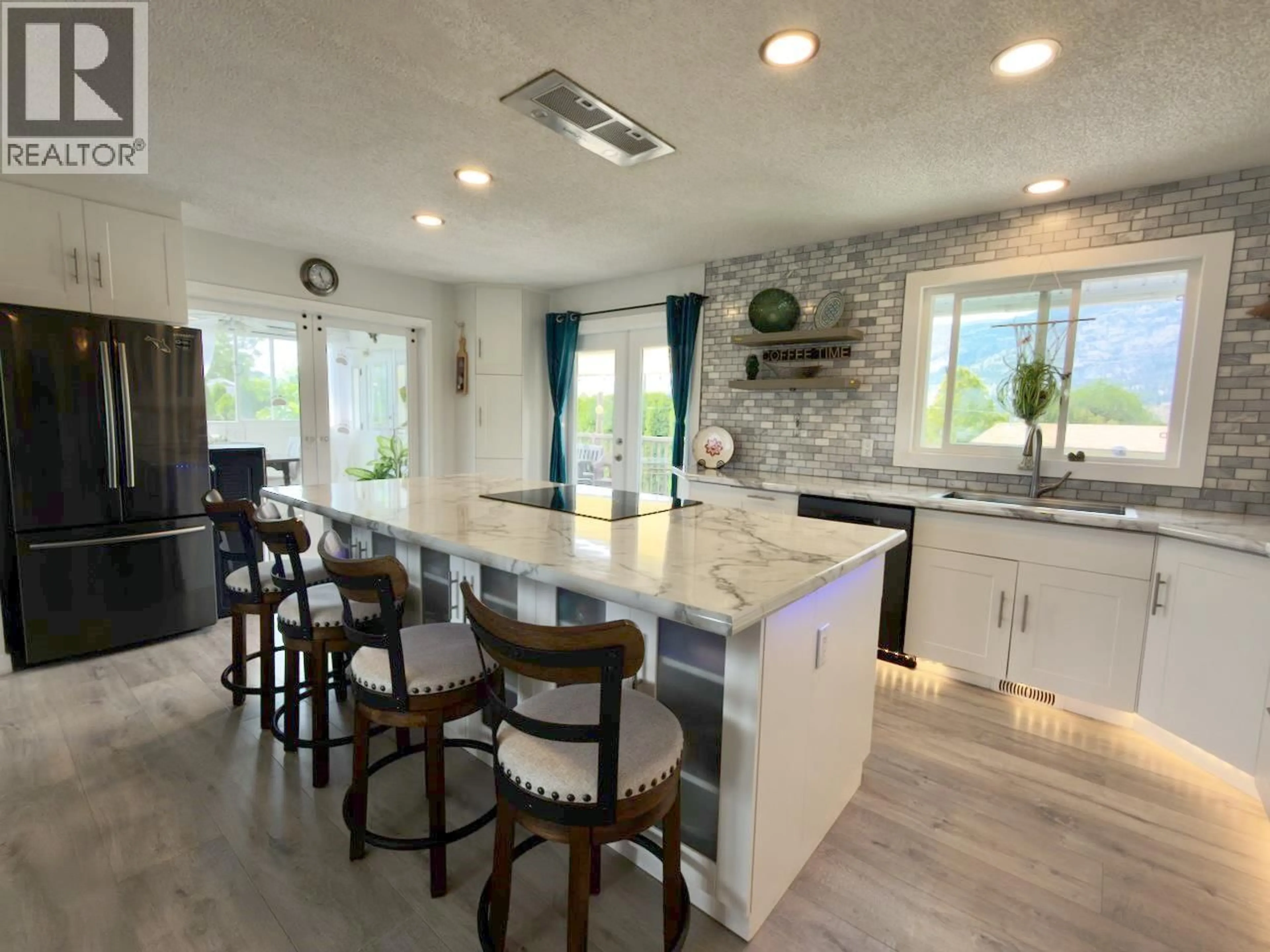 Open concept kitchen, ceramic/tile floor for 1094 MORNINGSTAR ROAD, Oliver British Columbia V0H1T6