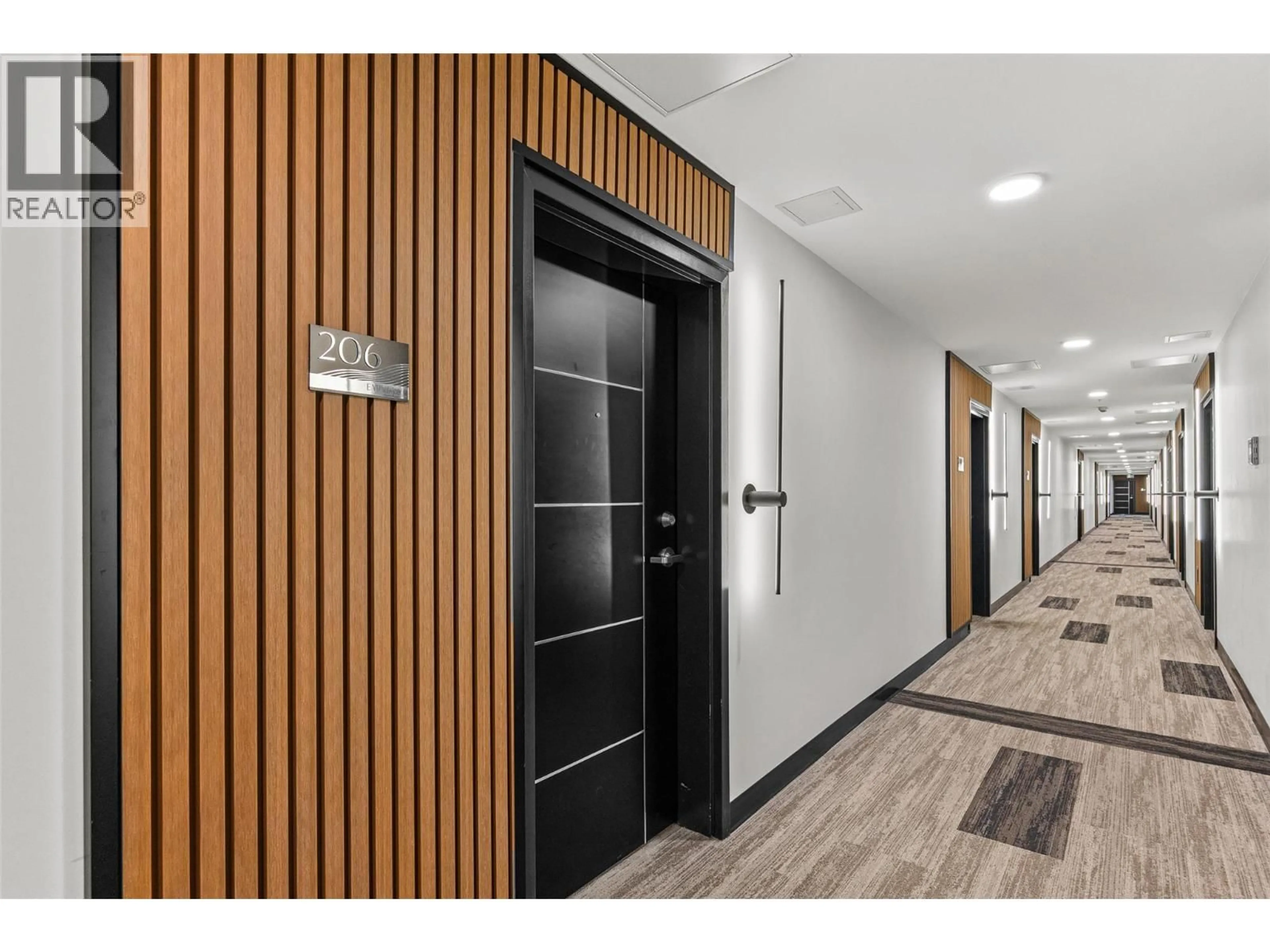 Indoor foyer for 206 - 630 BOYNTON PLACE, Kelowna British Columbia V1V3B8