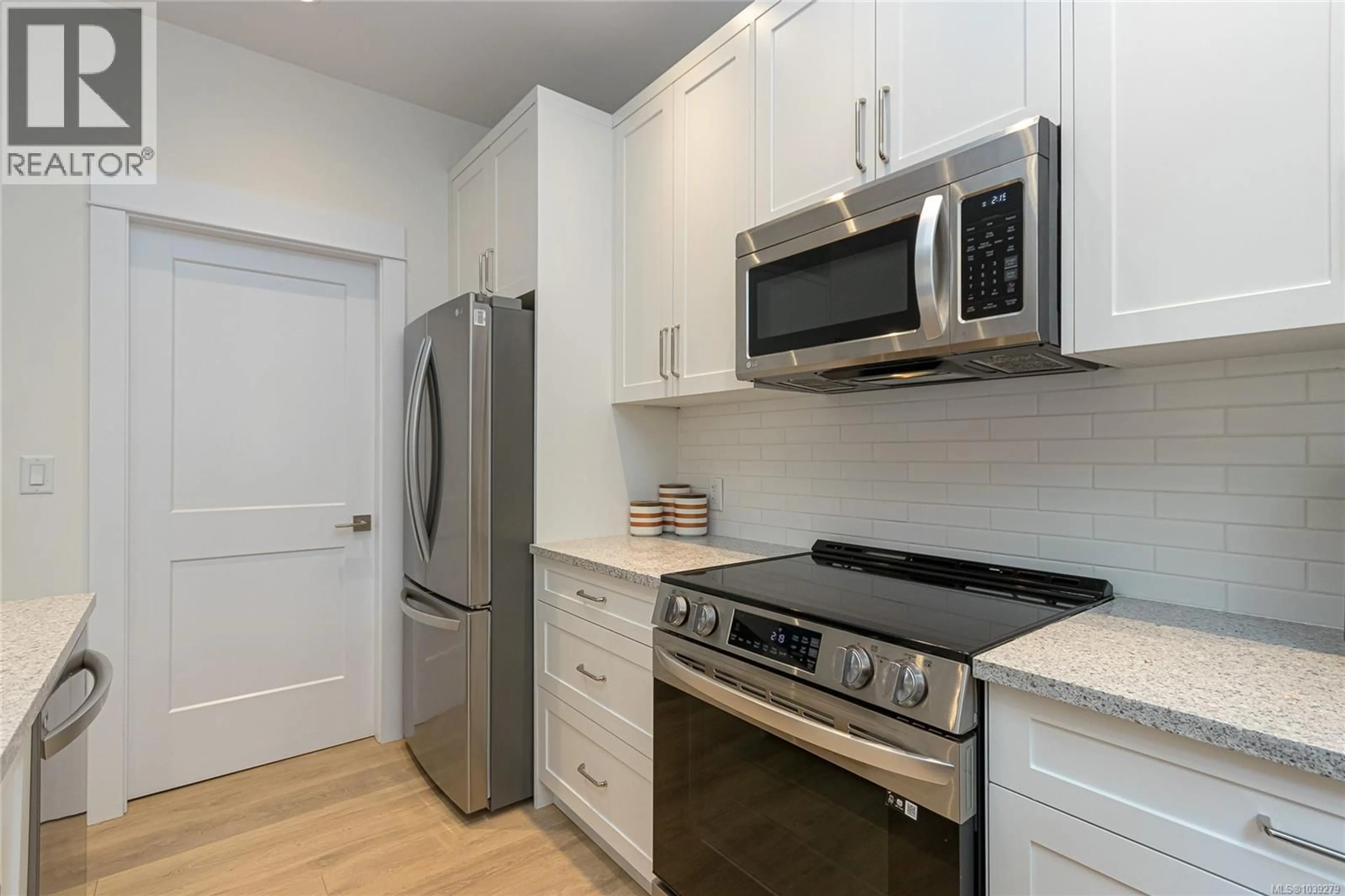 Standard kitchen, unknown for 6 - 945 PEMBROKE STREET, Victoria British Columbia V8T1J1