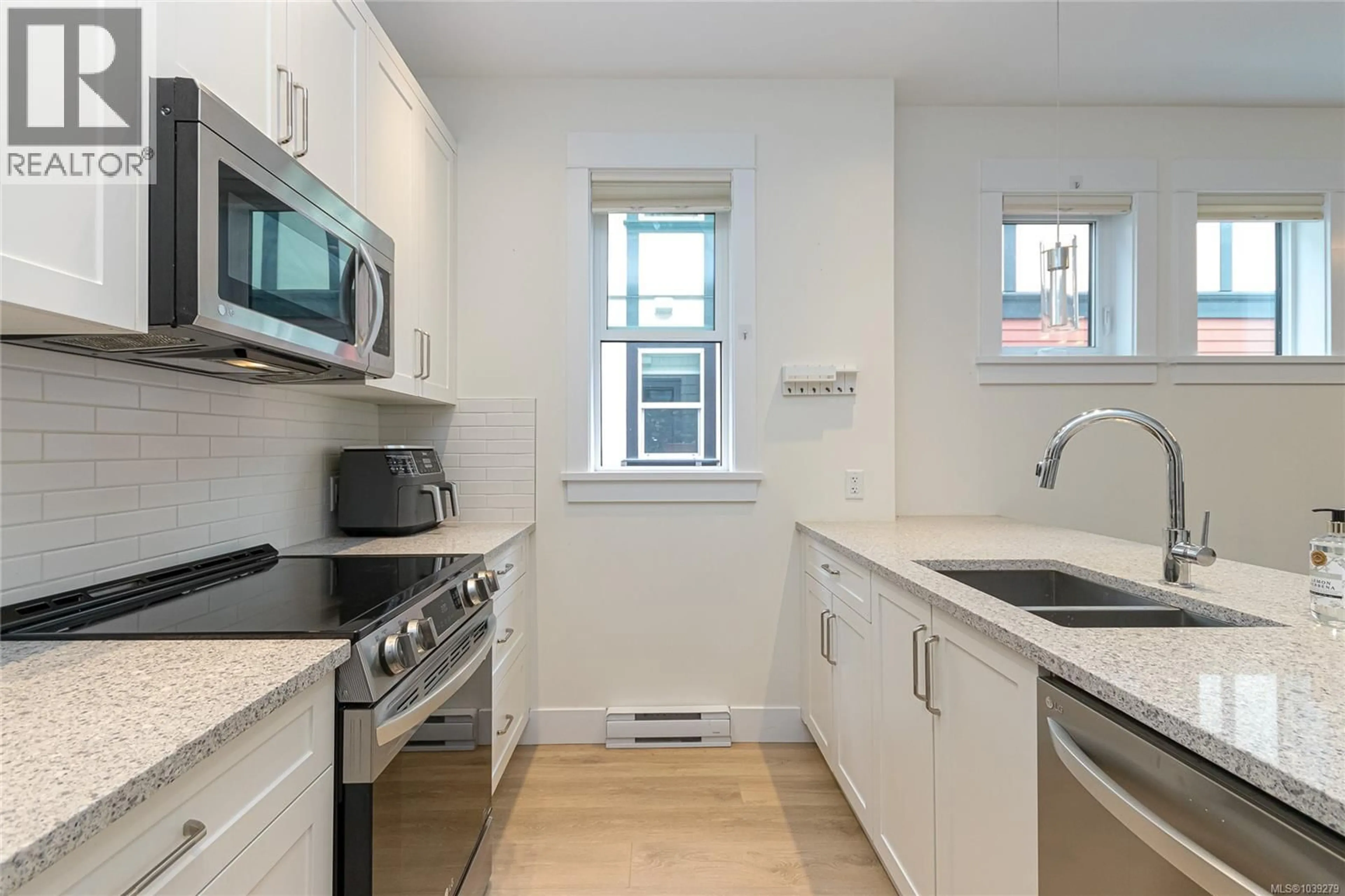 Standard kitchen, unknown for 6 - 945 PEMBROKE STREET, Victoria British Columbia V8T1J1