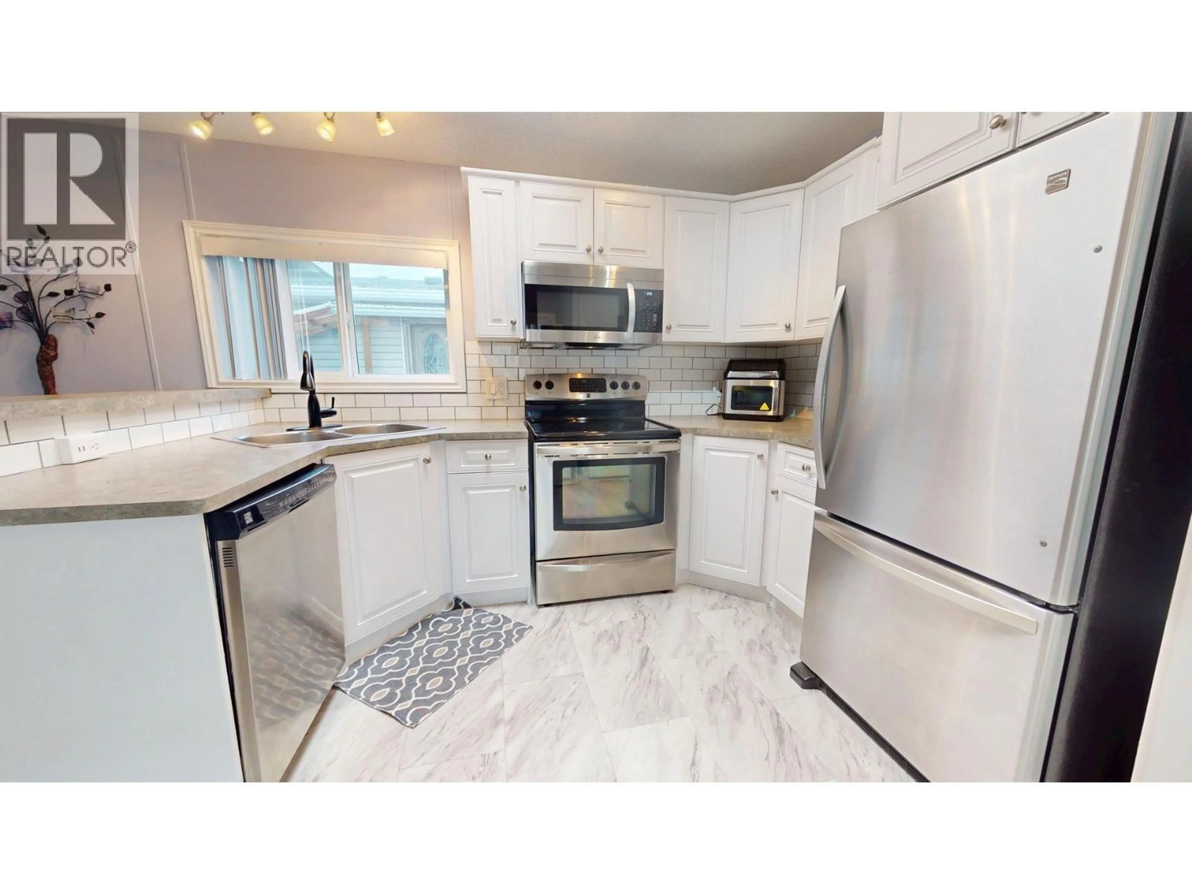Open concept kitchen, ceramic/tile floor for 132 - 2035 BOUCHERIE ROAD, Westbank British Columbia V4T2T9