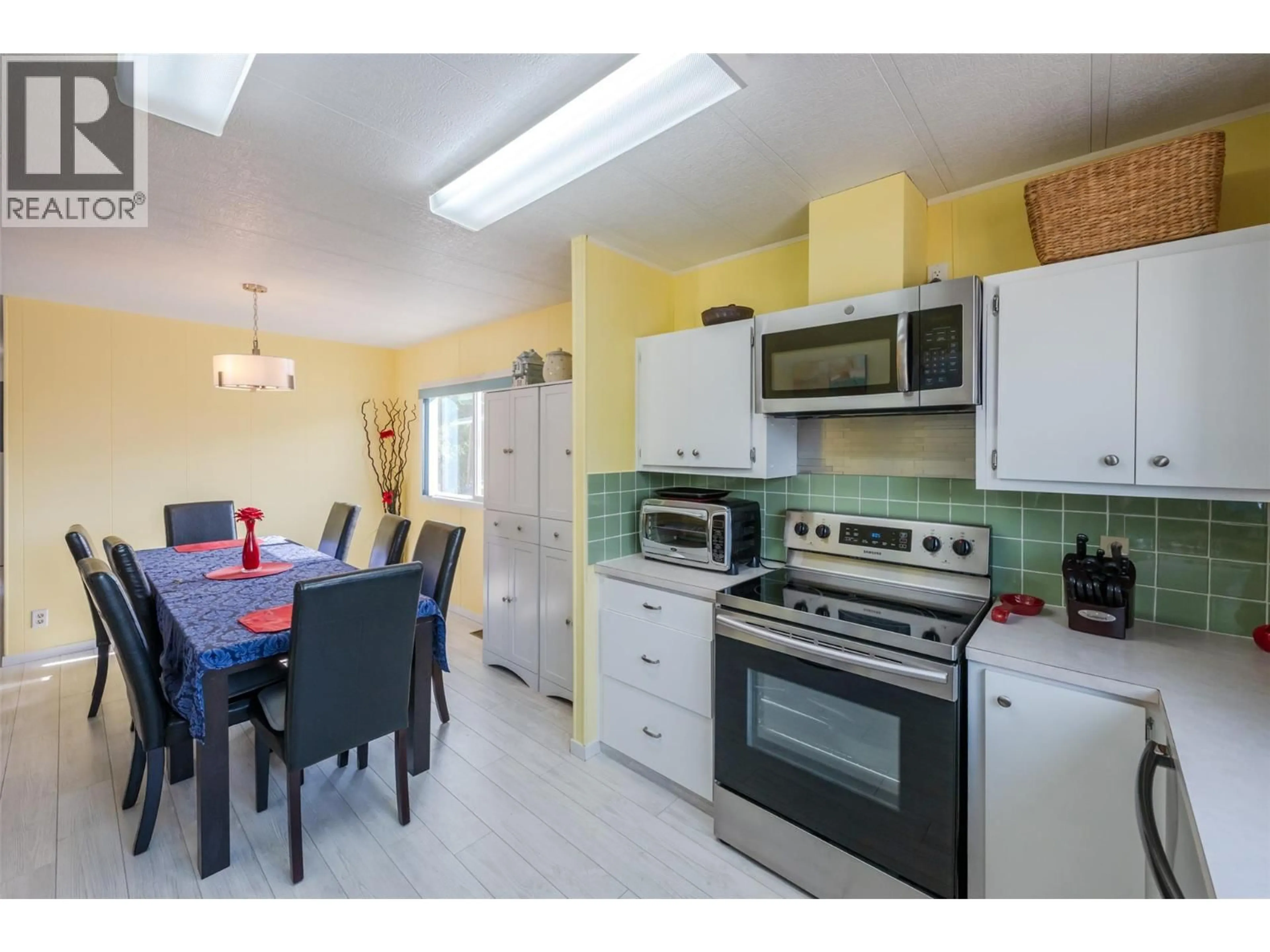Standard kitchen, ceramic/tile floor for 307 - 3105 SOUTH MAIN STREET, Penticton British Columbia V2A7H1