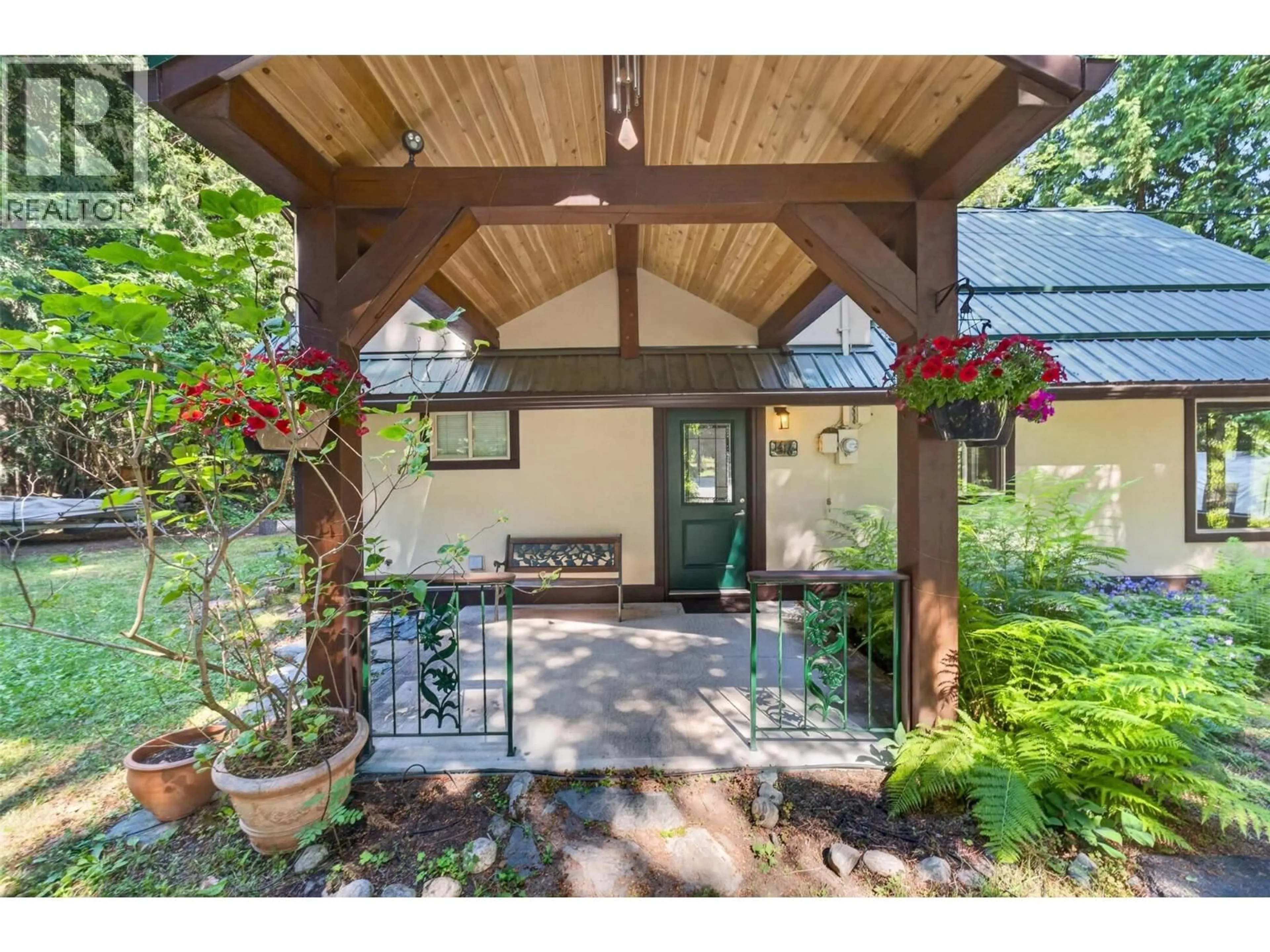 Indoor entryway for 1416 GILLESPIE ROAD, Sorrento British Columbia V0E2W0