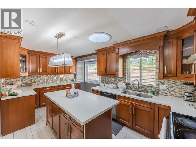 6128 SAINT MARTIN PLACE, Oliver 5