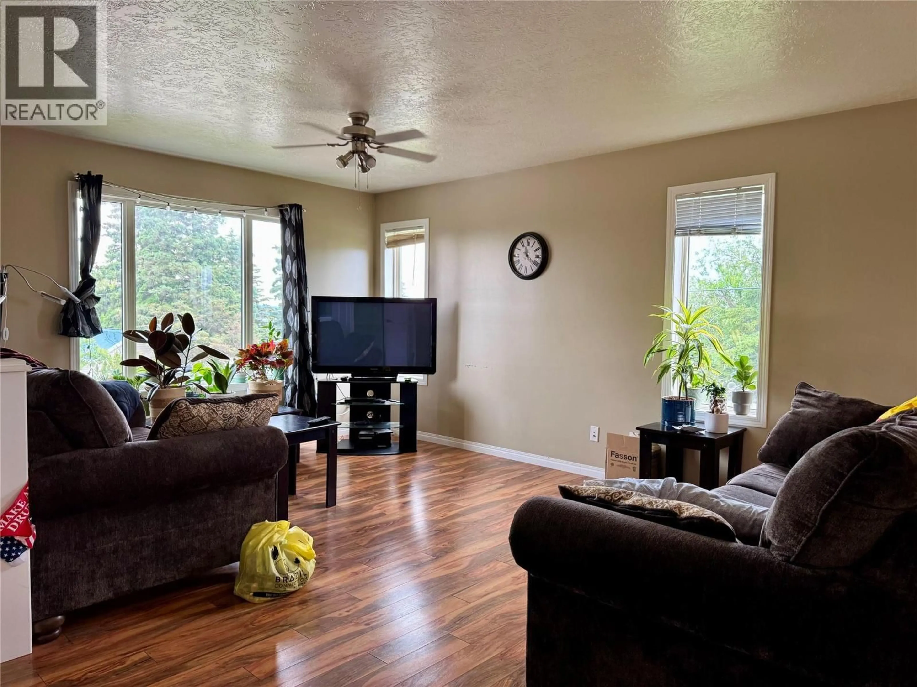 Living room with furniture, wood/laminate floor for 401 99 AVENUE, Dawson Creek British Columbia V1G1T2