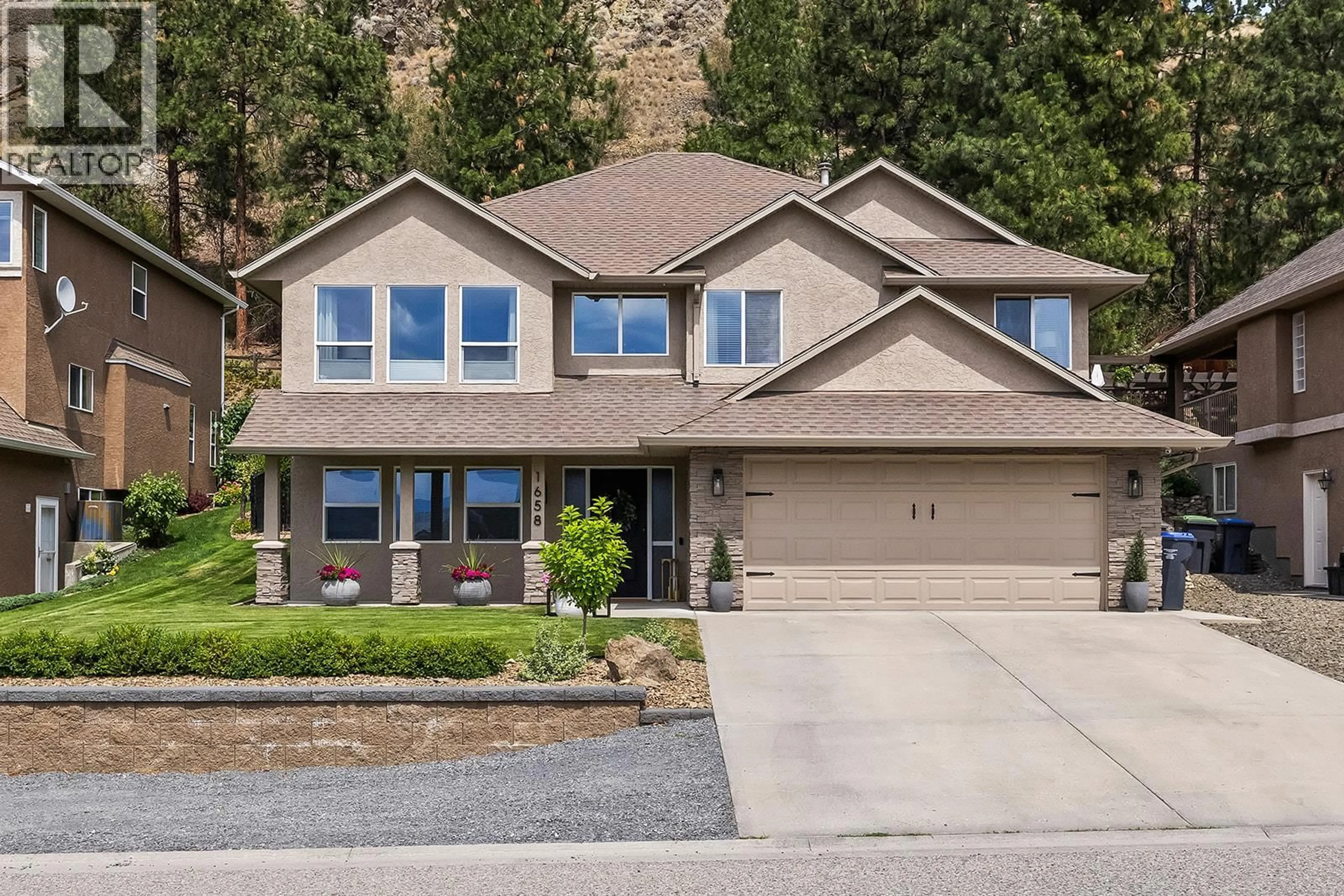 Home with vinyl exterior material, street for 1658 VINEYARD DRIVE, Kelowna British Columbia V4T2V8