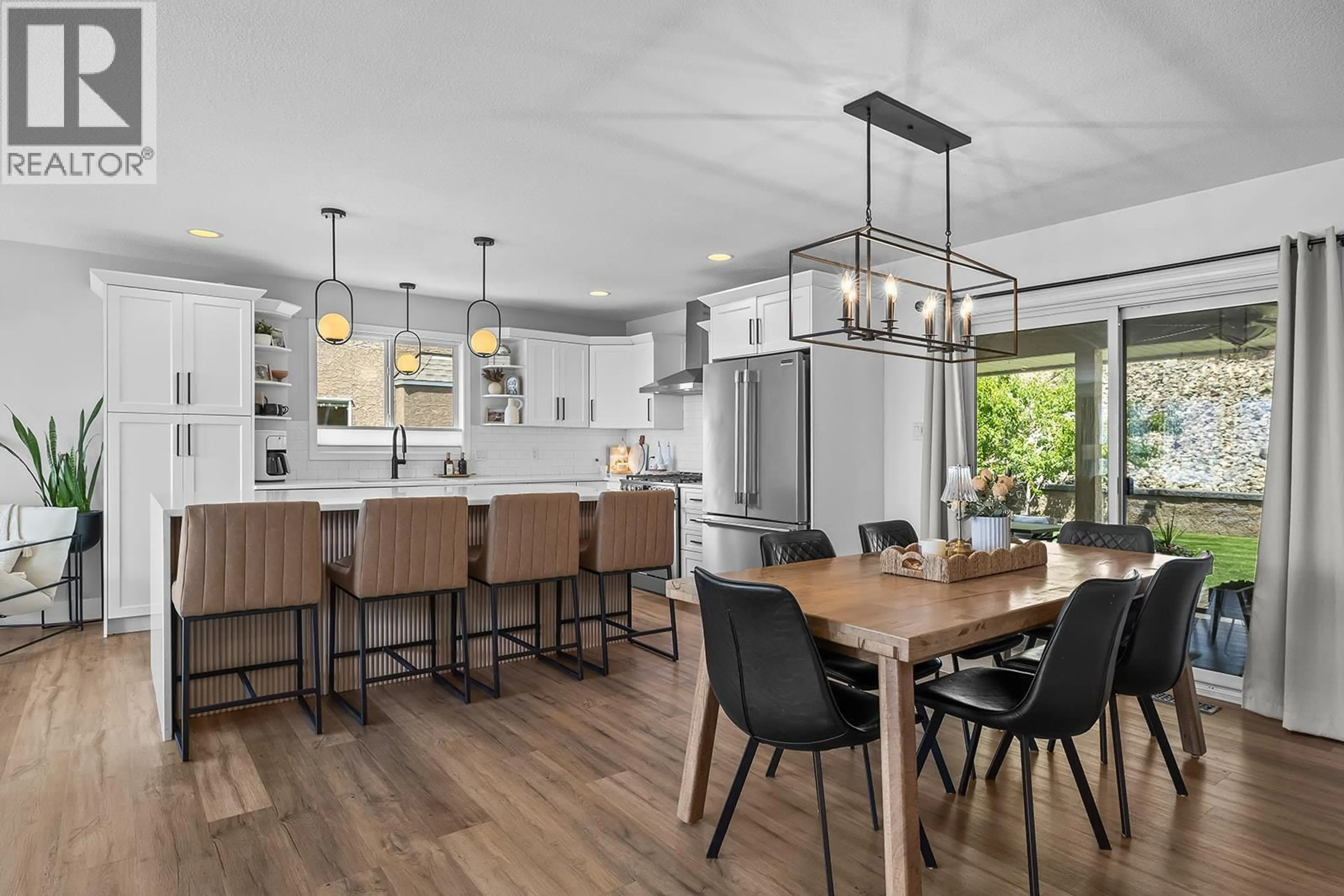 Open concept kitchen, unknown for 1658 VINEYARD DRIVE, Kelowna British Columbia V4T2V8