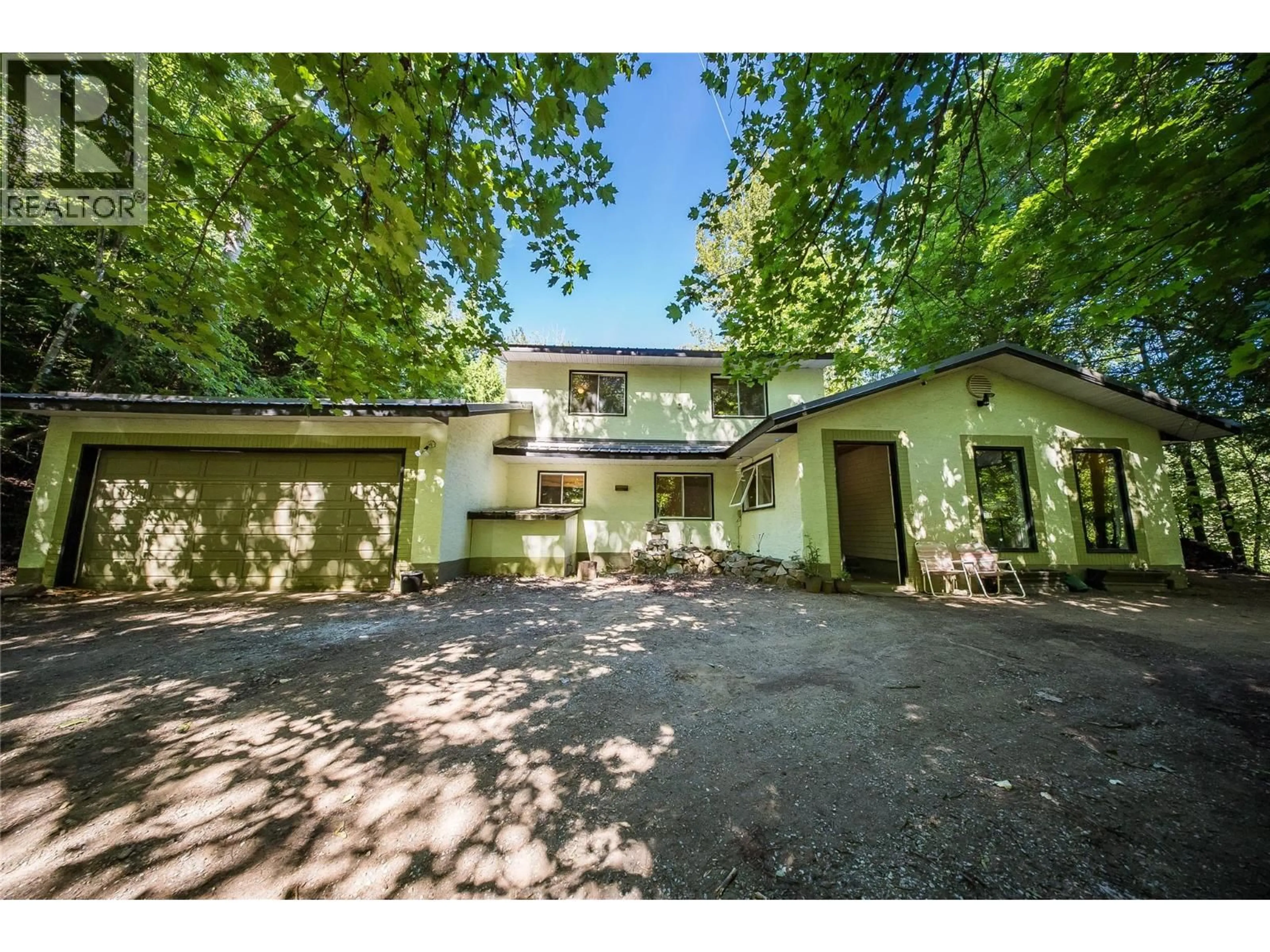 A pic from outside/outdoor area/front of a property/back of a property/a pic from drone, street for 60 SHORT STREET, Trail British Columbia V1R2L3