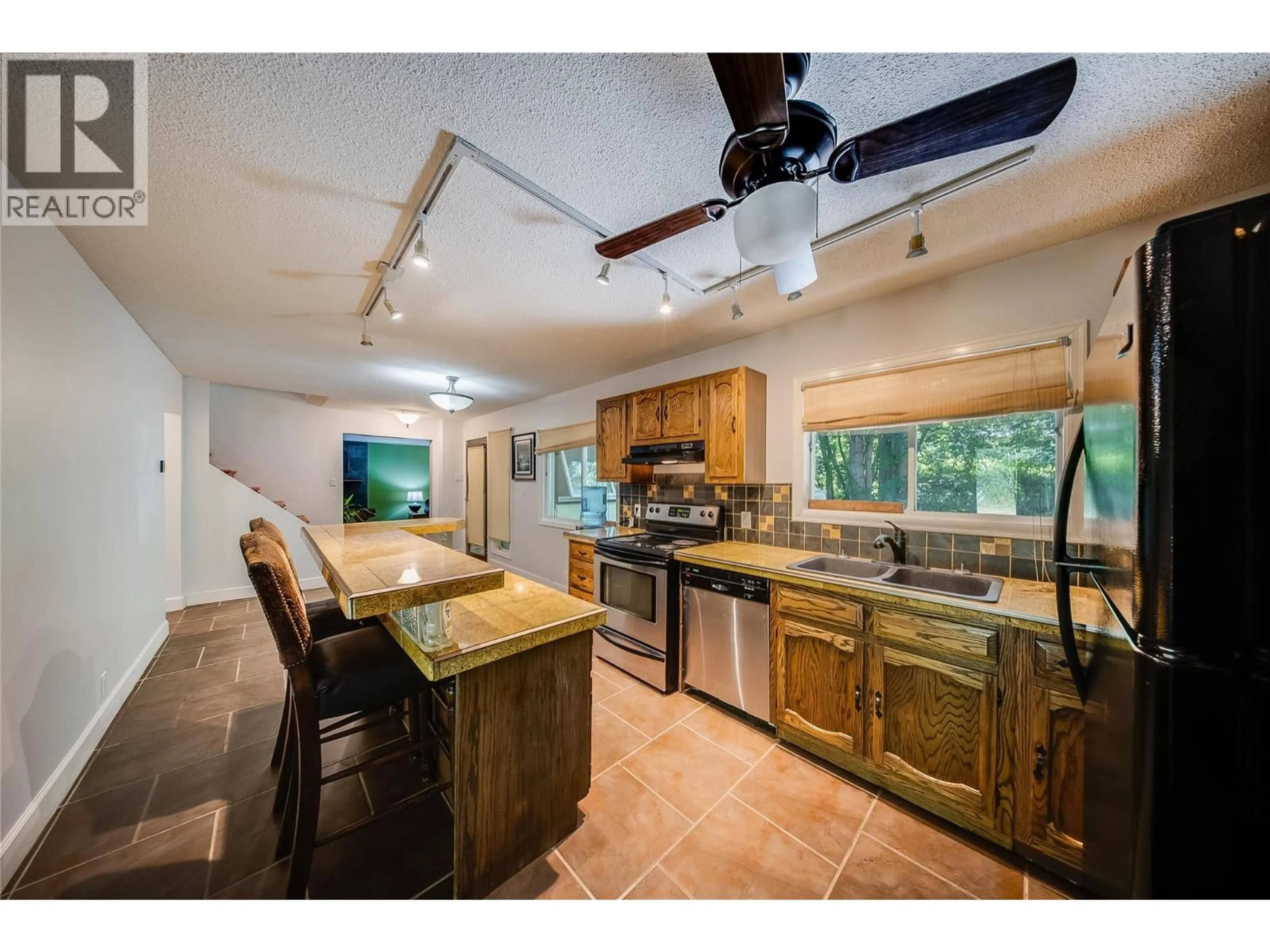 Open concept kitchen, ceramic/tile floor for 60 SHORT STREET, Trail British Columbia V1R2L3