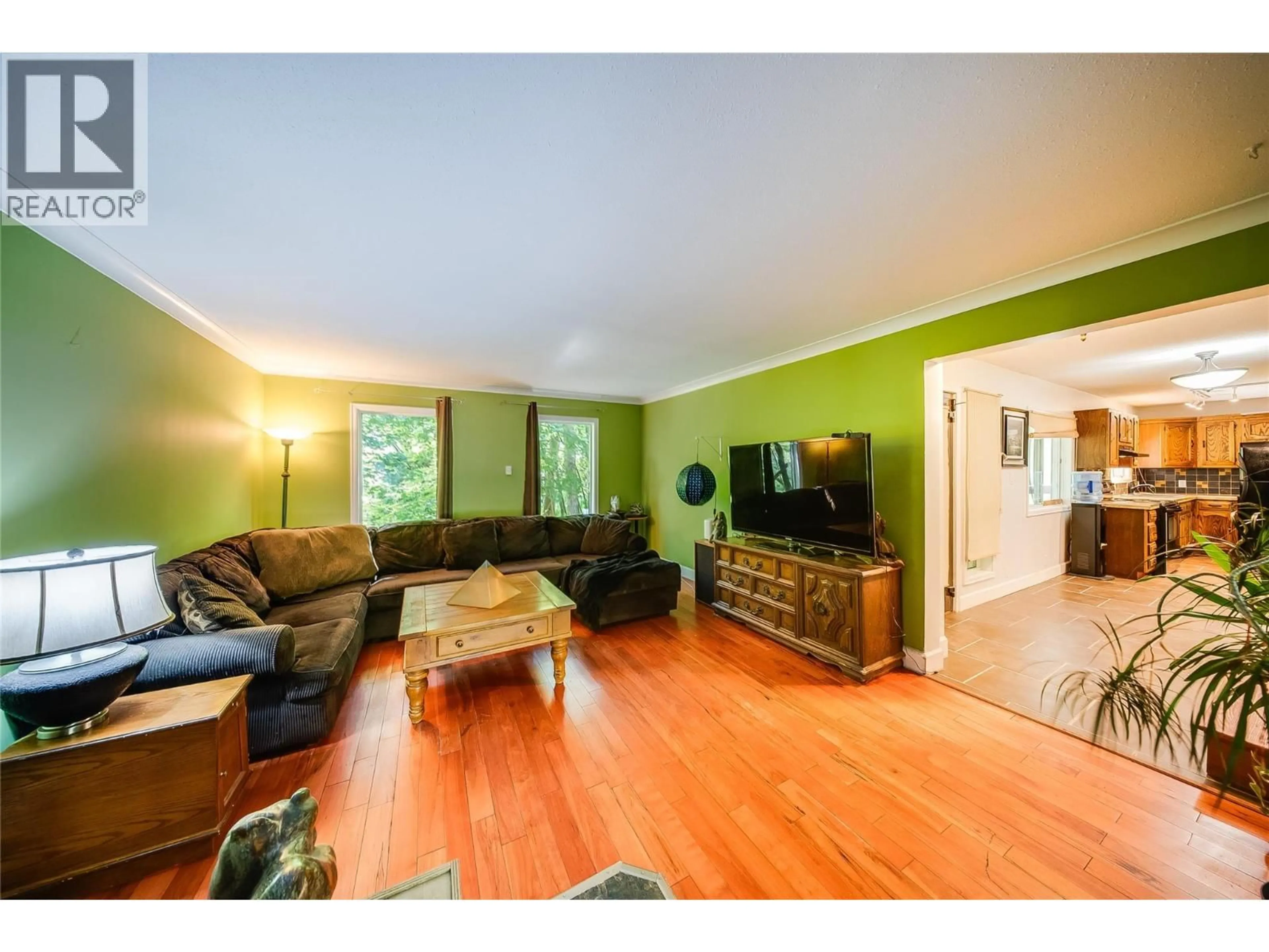 Living room with furniture, wood/laminate floor for 60 SHORT STREET, Trail British Columbia V1R2L3
