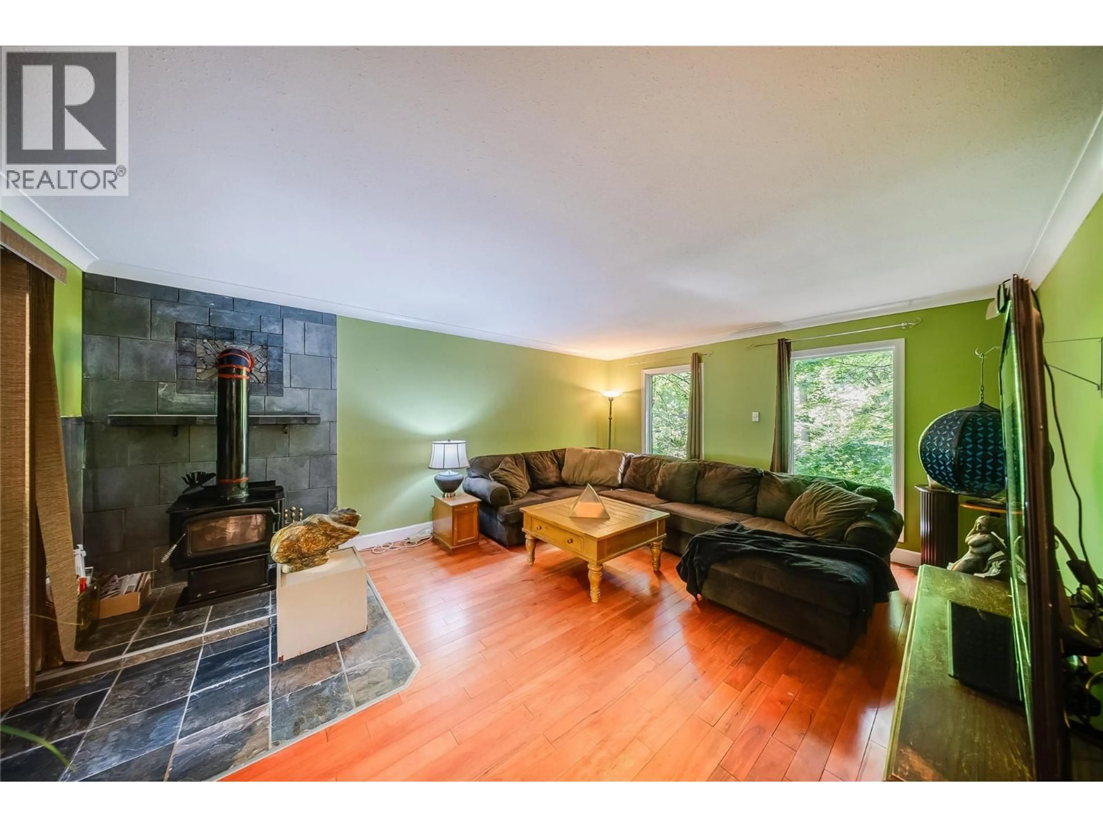 Living room with furniture, wood/laminate floor for 60 SHORT STREET, Trail British Columbia V1R2L3