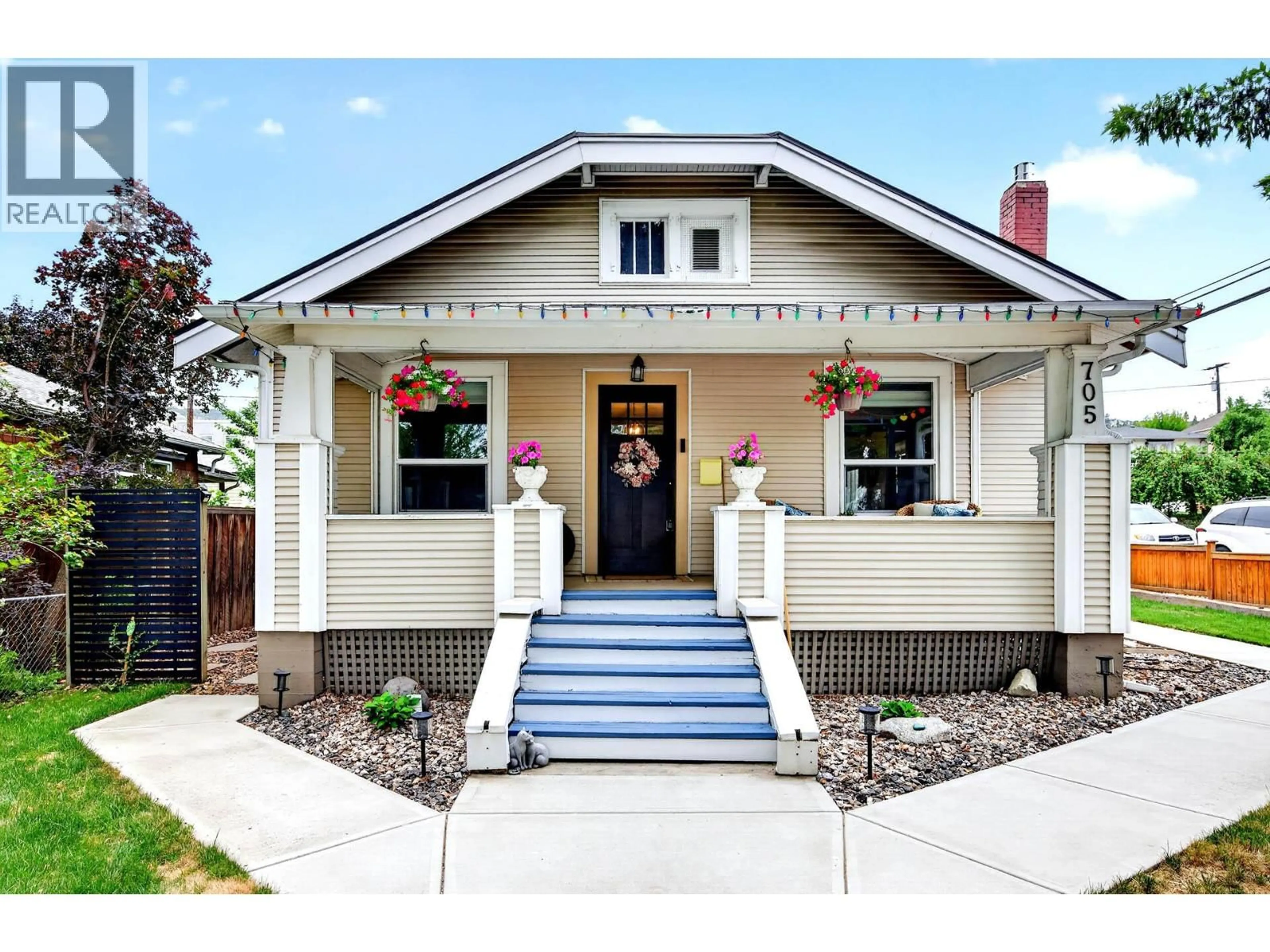 Home with vinyl exterior material, street for 705 DOMINION STREET, Kamloops British Columbia V2C2X8
