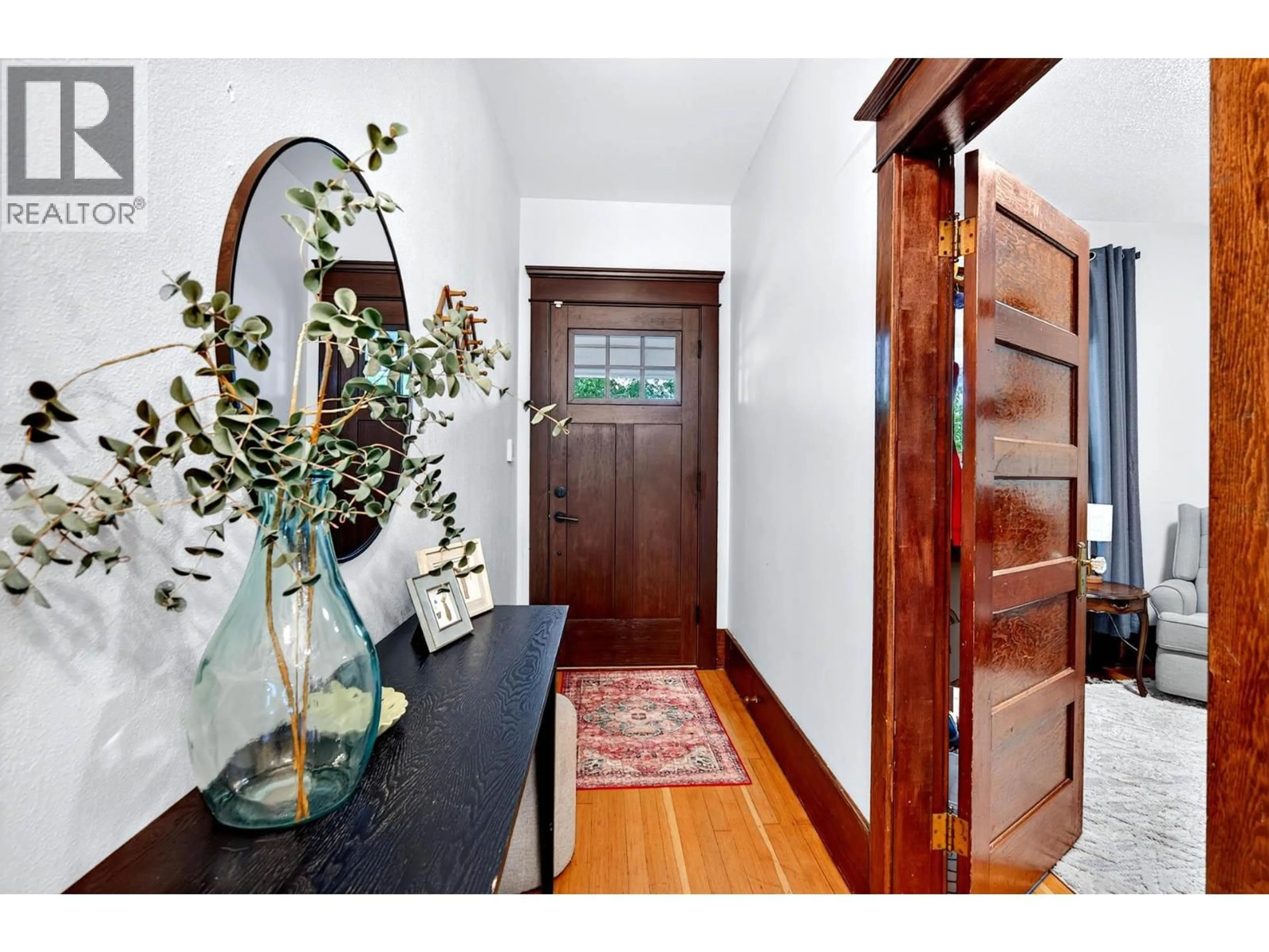 Indoor entryway for 705 DOMINION STREET, Kamloops British Columbia V2C2X8