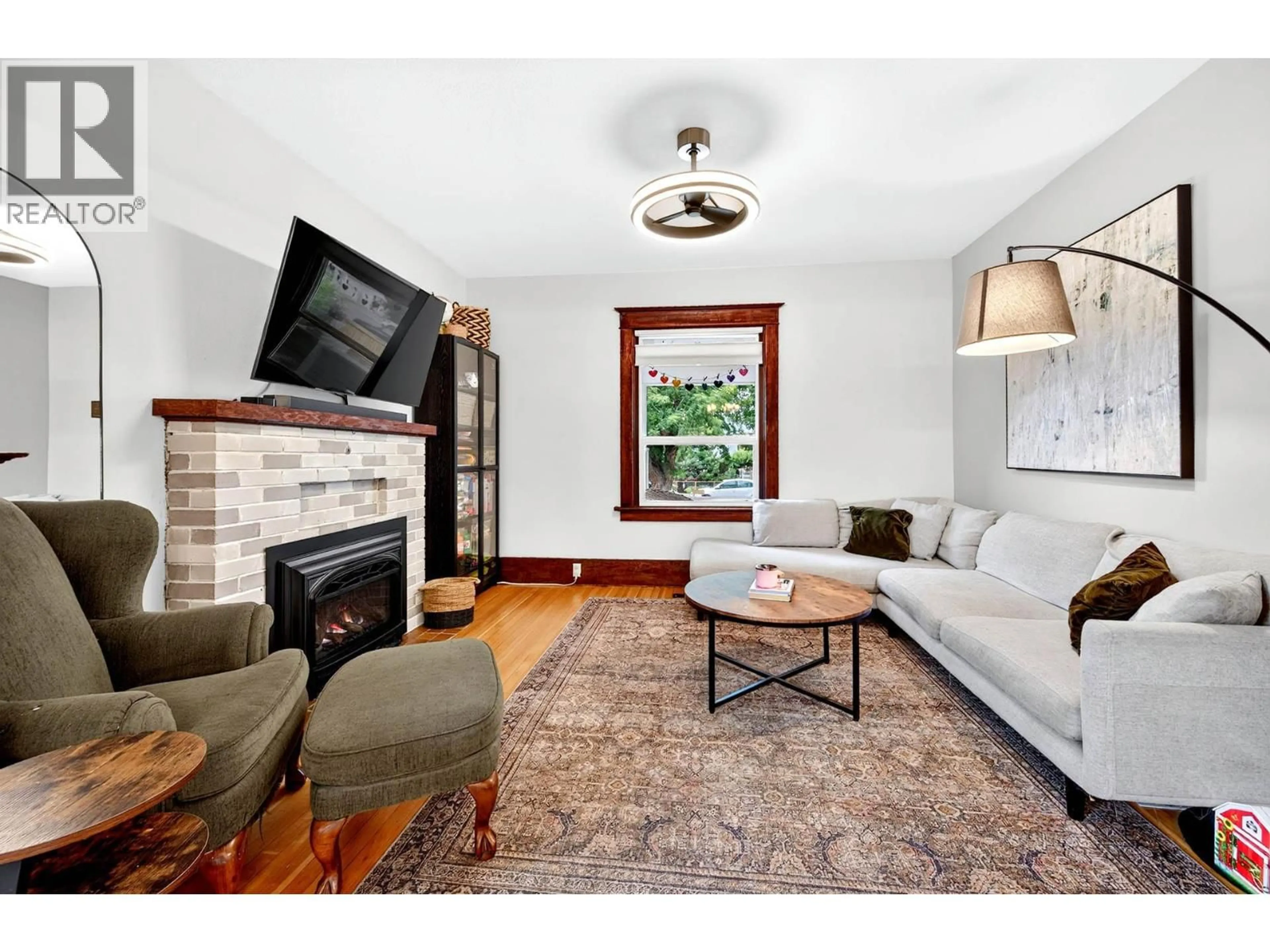 Living room with furniture, unknown for 705 DOMINION STREET, Kamloops British Columbia V2C2X8