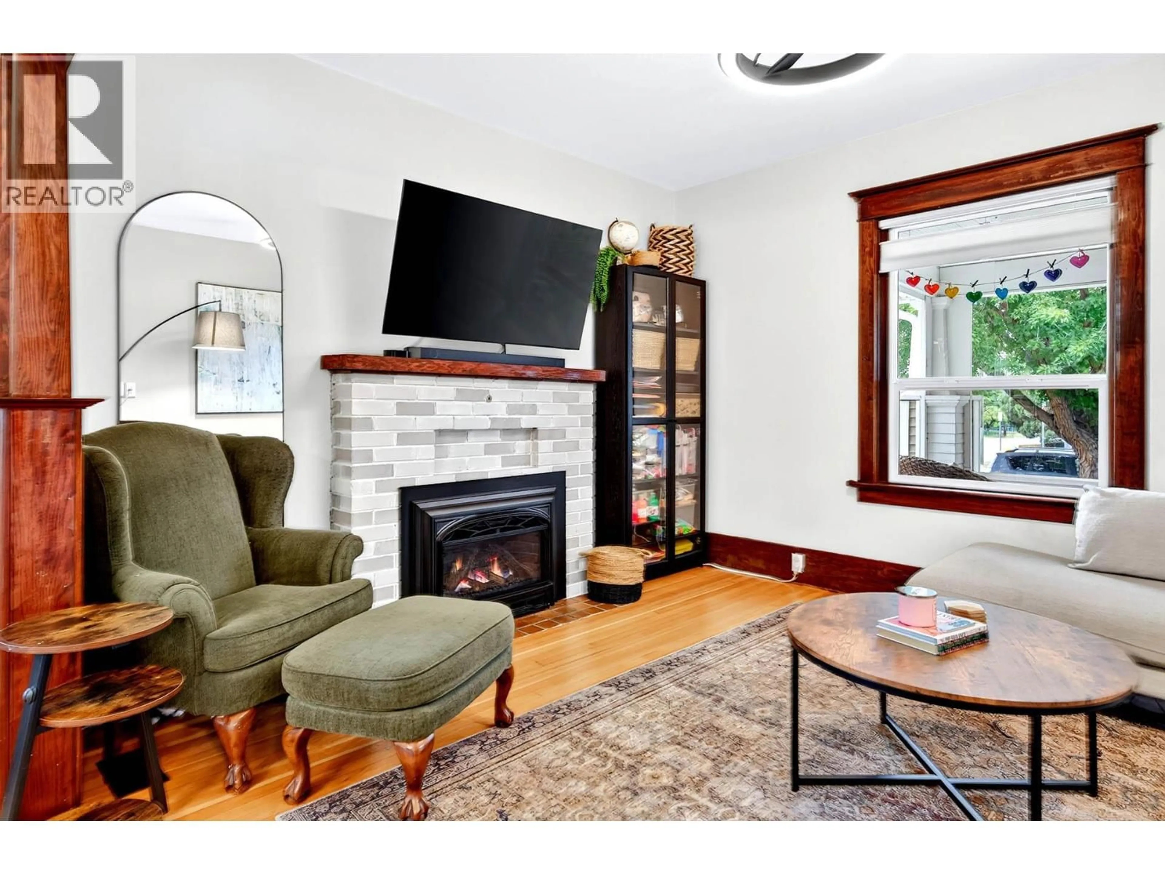 Living room with furniture, unknown for 705 DOMINION STREET, Kamloops British Columbia V2C2X8