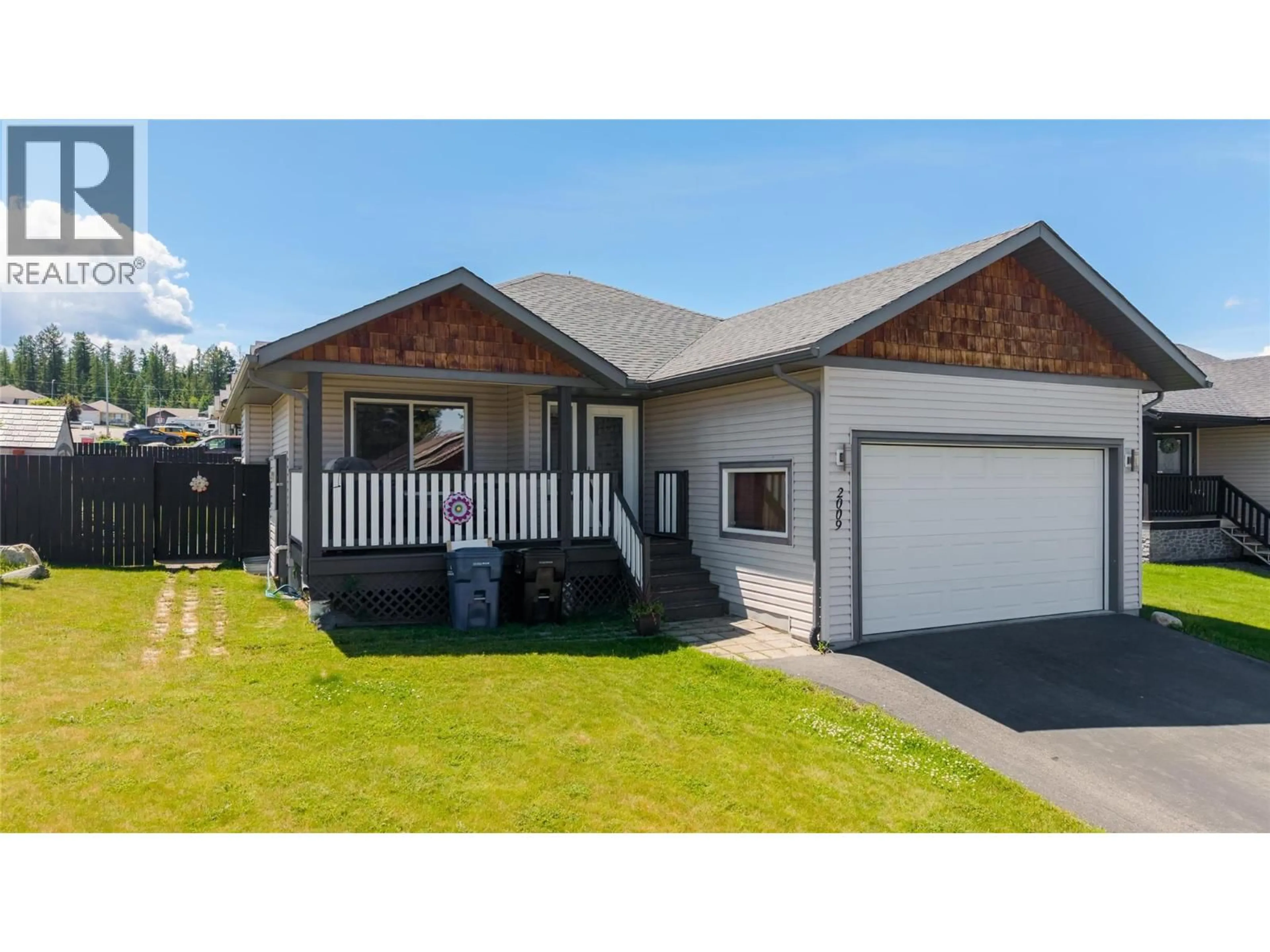 Home with vinyl exterior material, street for 2009 14TH STREET SOUTH, Cranbrook British Columbia V1C0A9