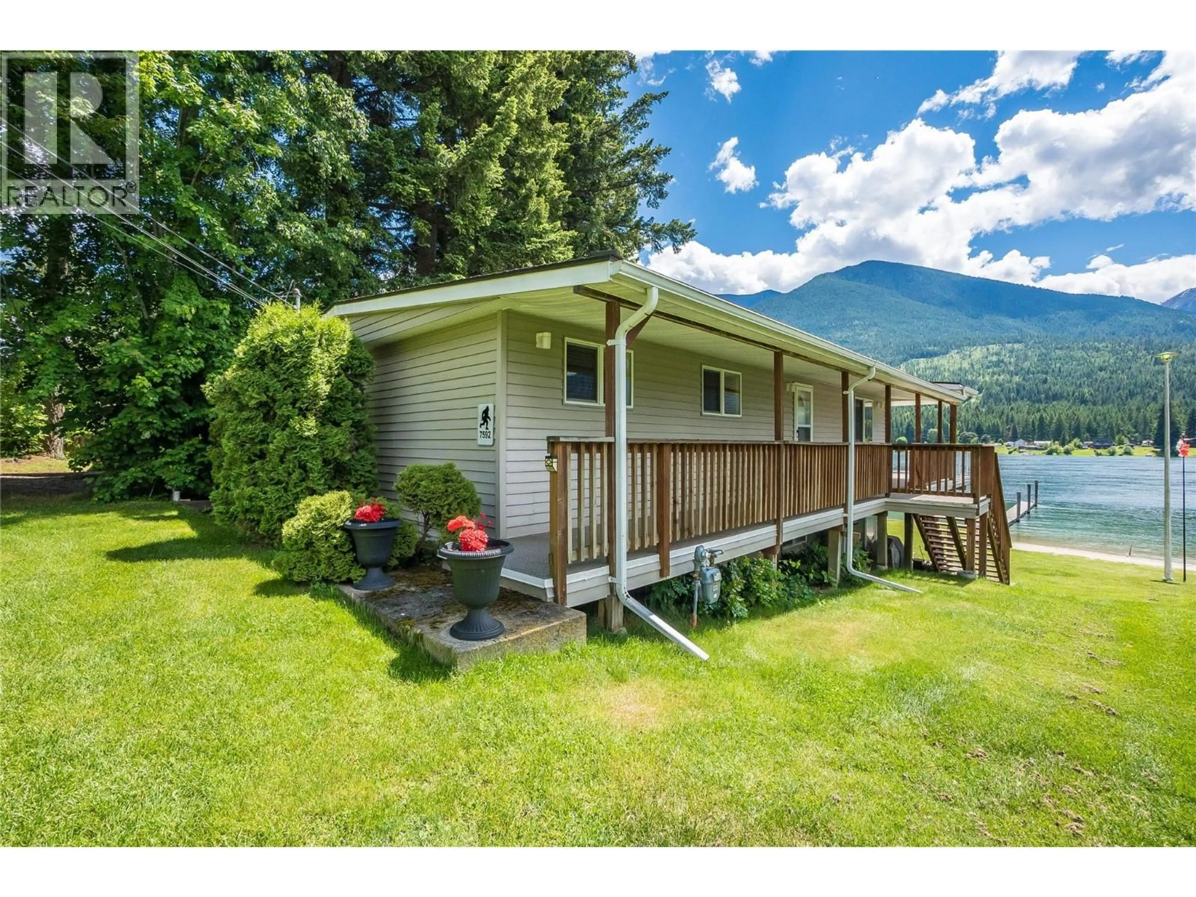 A pic from outside/outdoor area/front of a property/back of a property/a pic from drone, mountain view for 7592 3A HIGHWAY, Balfour British Columbia V0B1C0