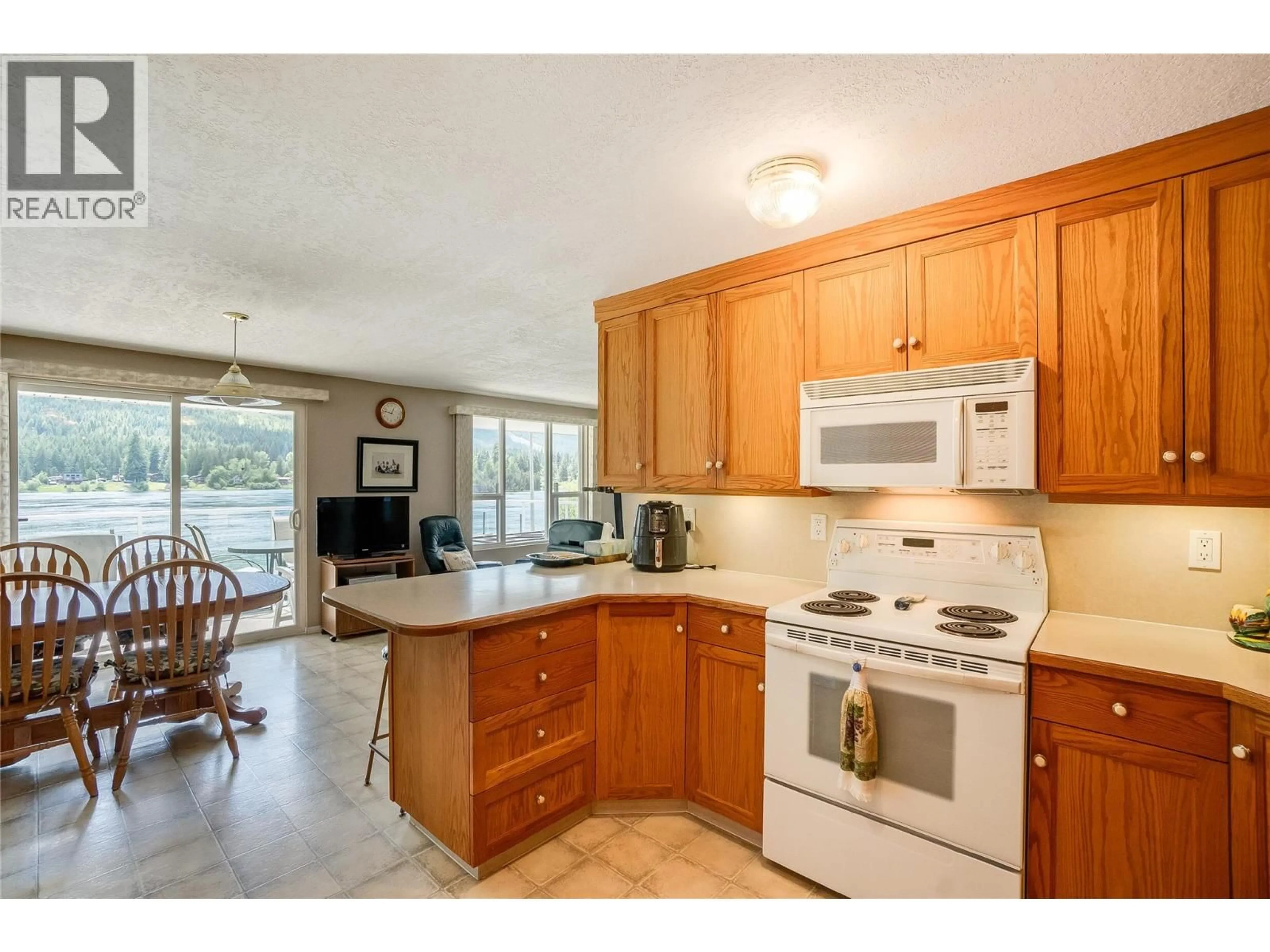 Standard kitchen, unknown for 7592 3A HIGHWAY, Balfour British Columbia V0B1C0