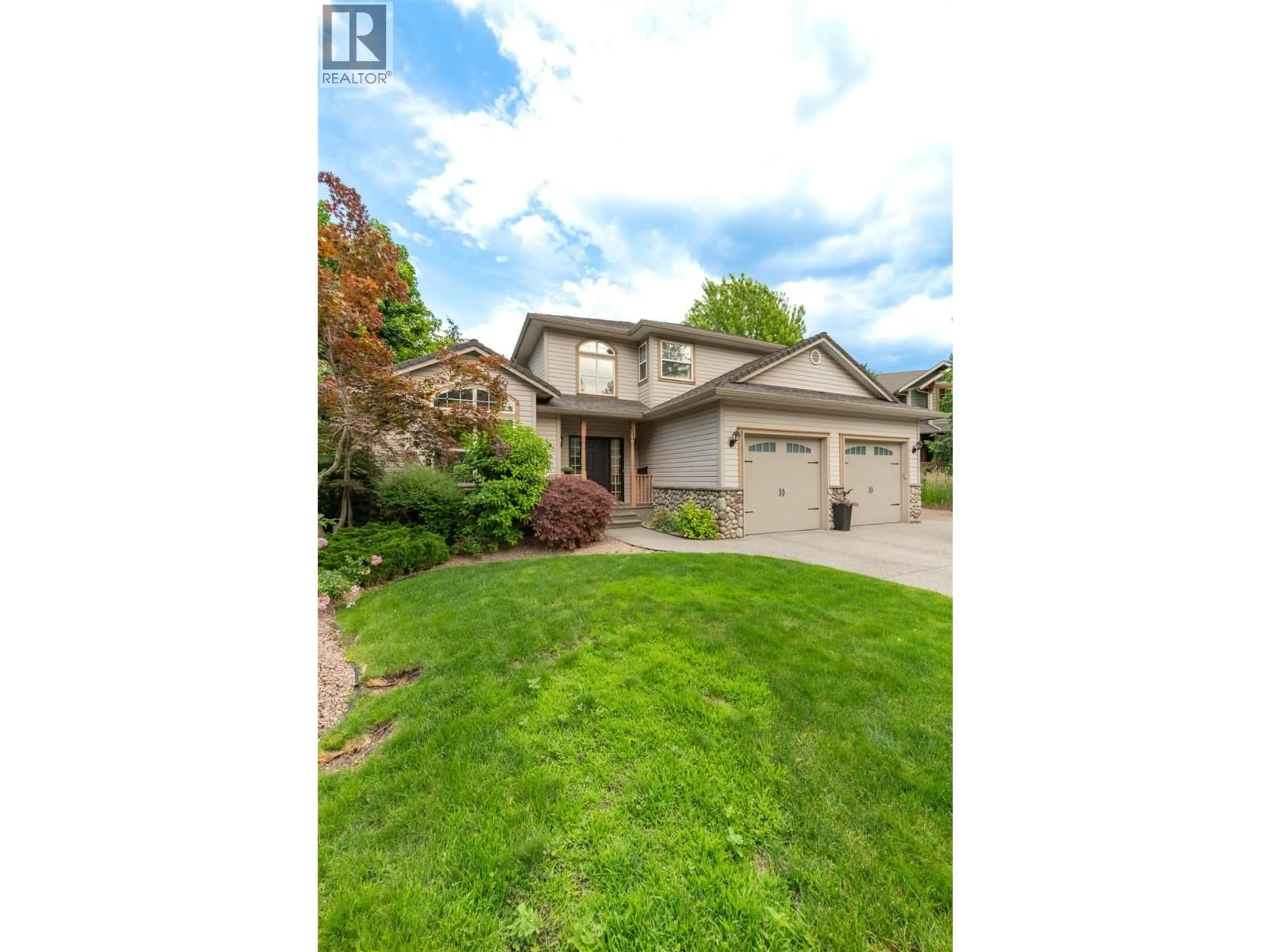 A pic from outside/outdoor area/front of a property/back of a property/a pic from drone, street for 1778 MID RIDGE COURT, Kelowna British Columbia V1W4A1