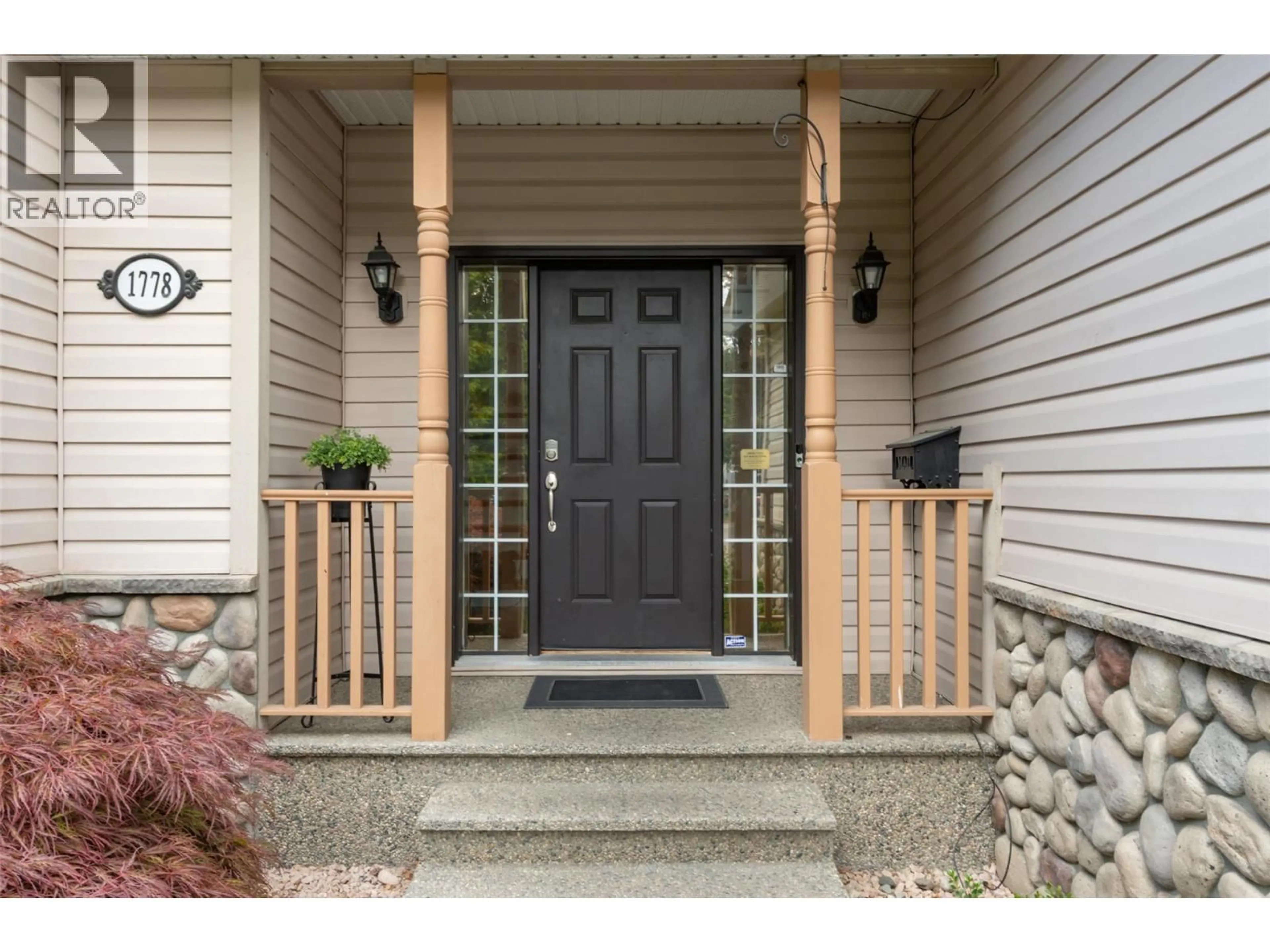 Indoor entryway for 1778 MID RIDGE COURT, Kelowna British Columbia V1W4A1
