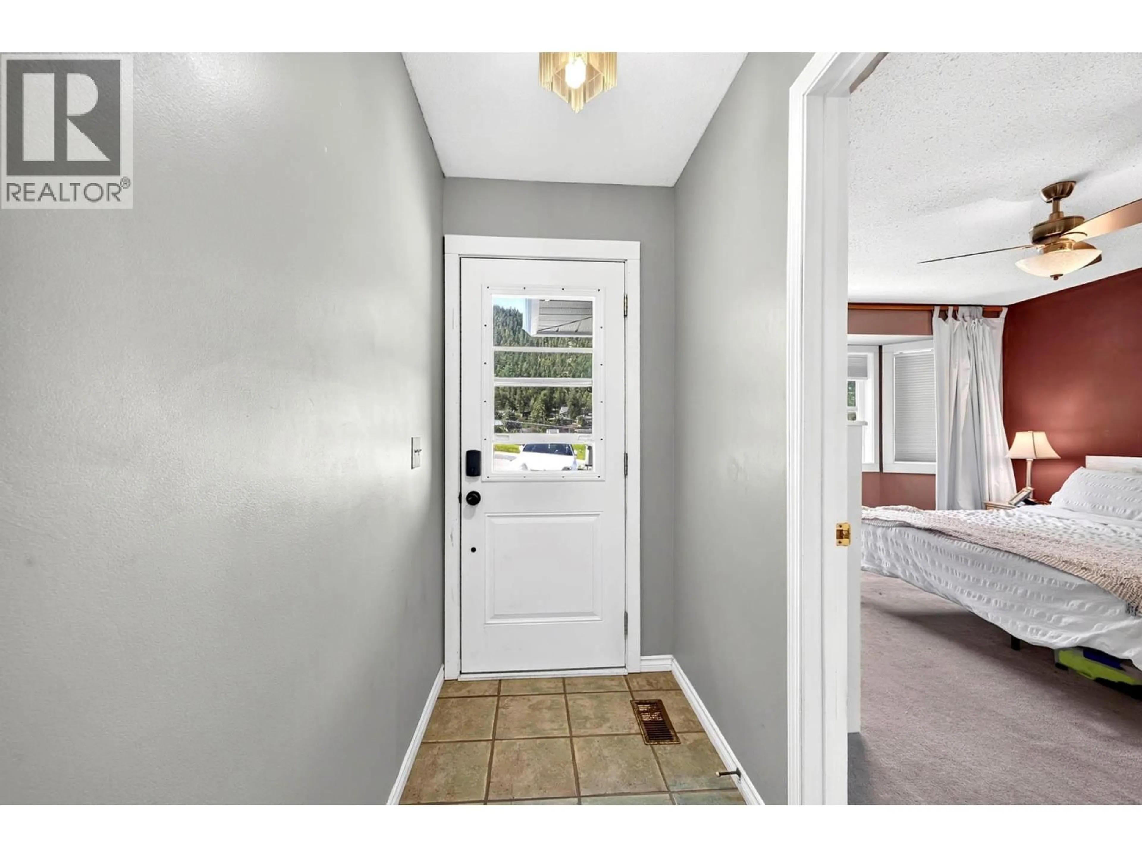 Indoor entryway for 2580 NECHAKO DRIVE, Kamloops British Columbia V2E2C9
