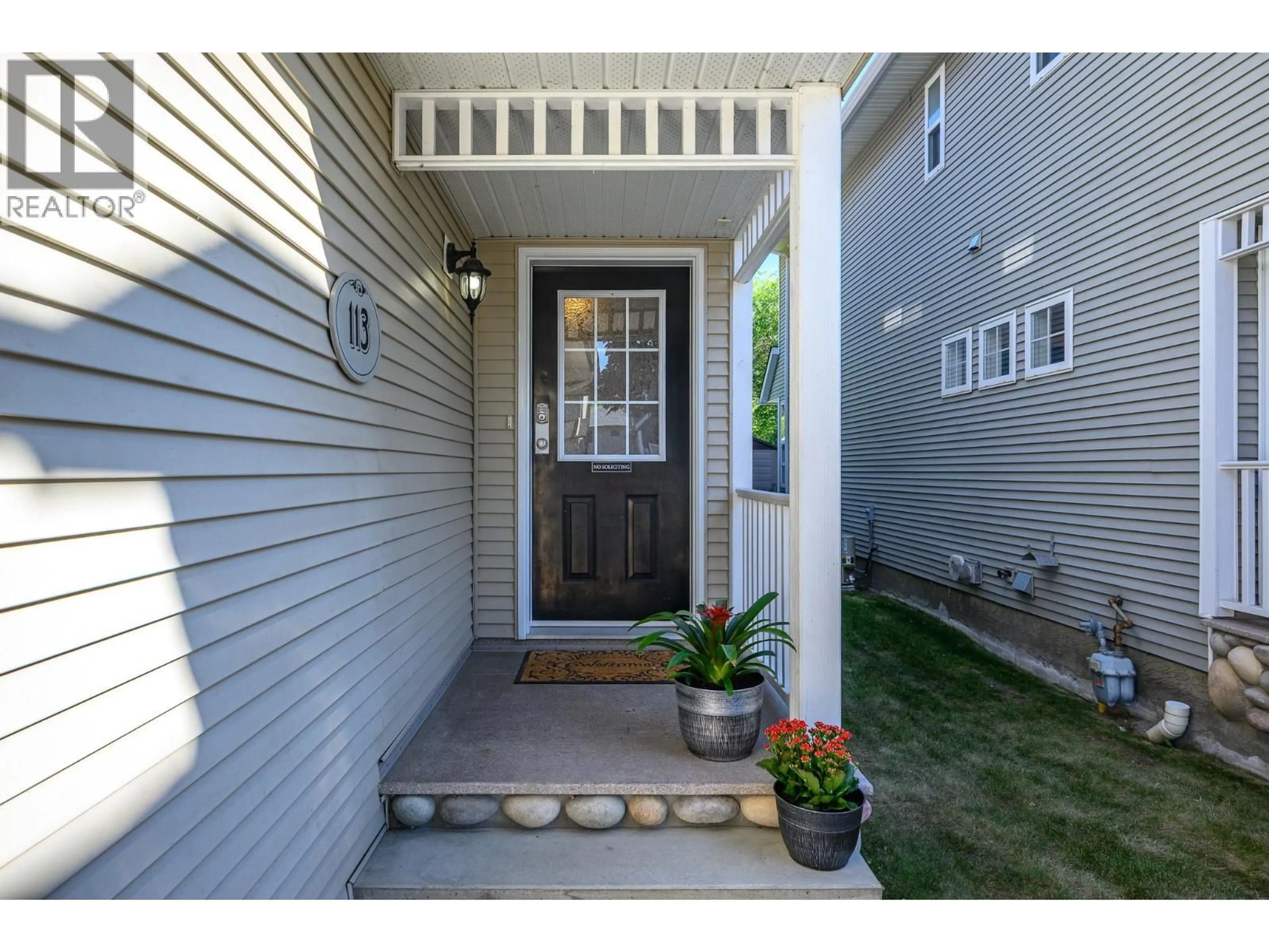 Indoor entryway for 113 - 5805 TERN PLACE, Vernon British Columbia V1H1S8