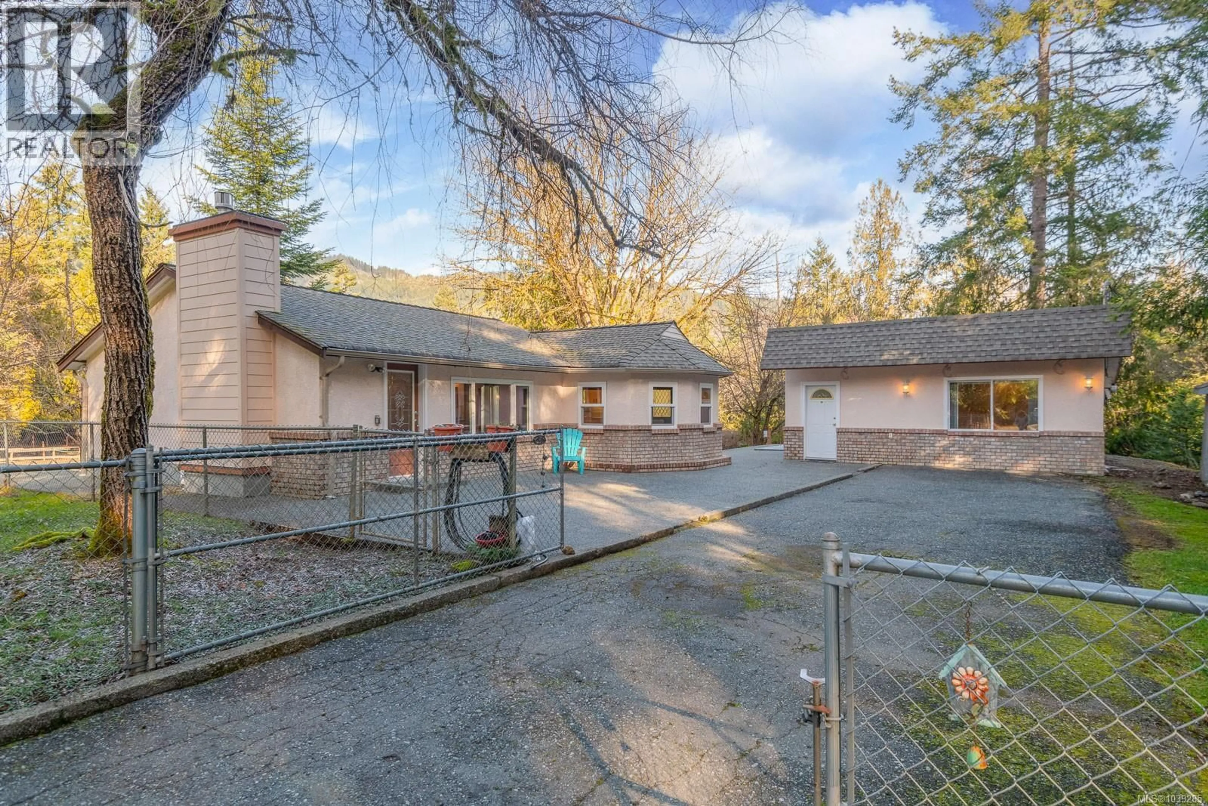 A pic from outside/outdoor area/front of a property/back of a property/a pic from drone, unknown for 4391 BEST ROAD, Port Alberni British Columbia V9Y8T8
