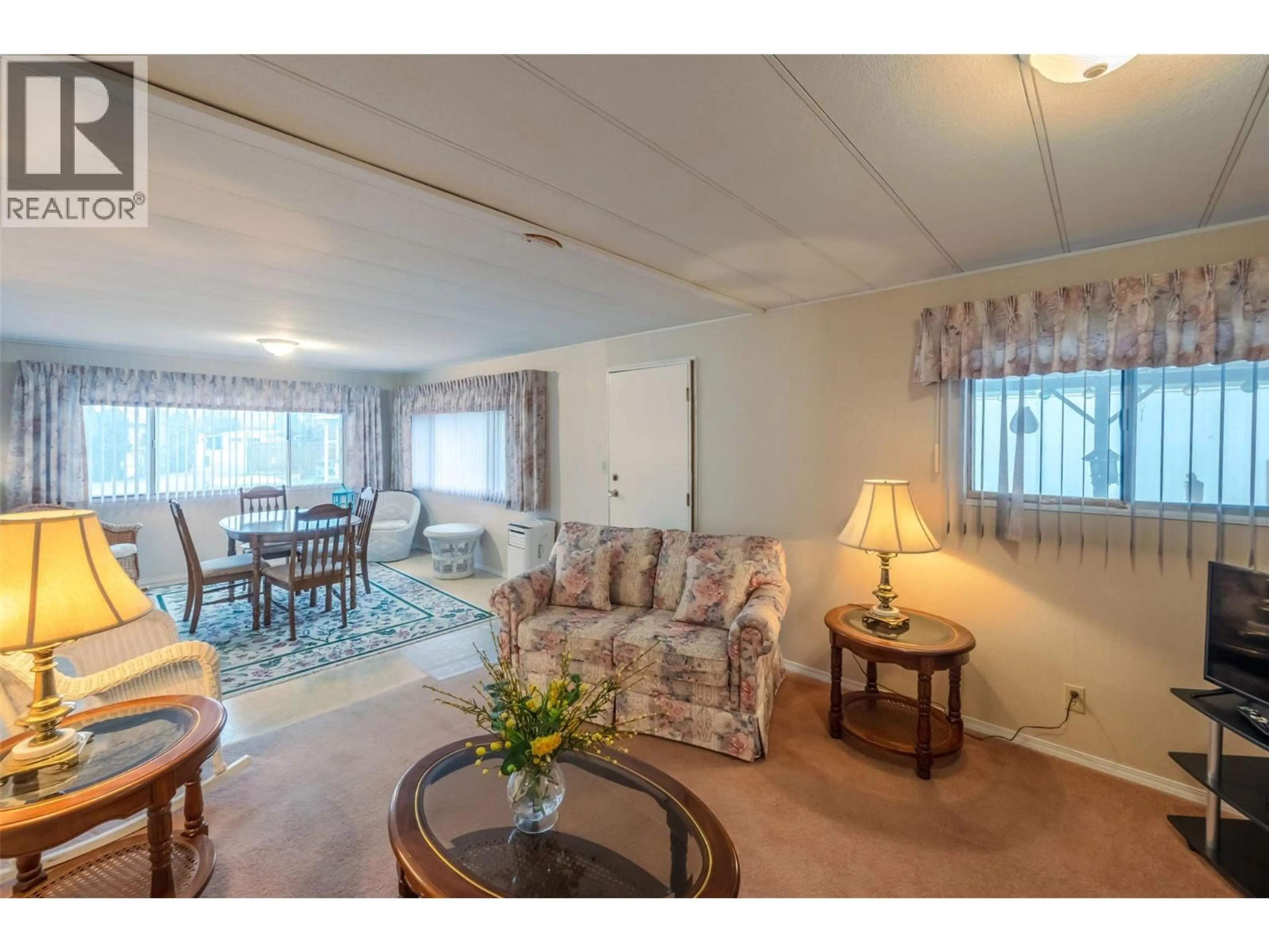 Living room with furniture, unknown for 5 - 6633 PARK DRIVE, Oliver British Columbia V0H1T4