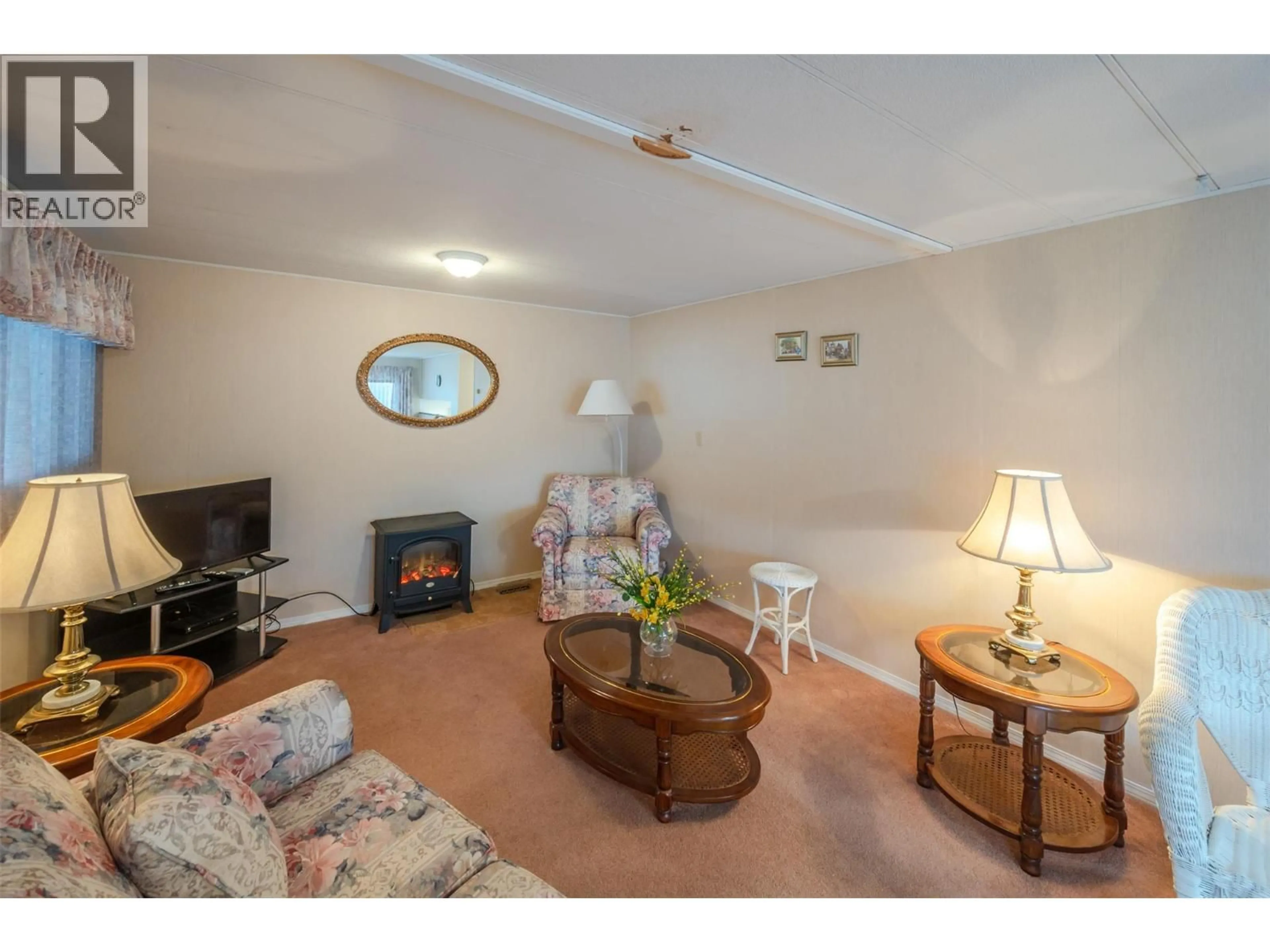 Living room with furniture, unknown for 5 - 6633 PARK DRIVE, Oliver British Columbia V0H1T4