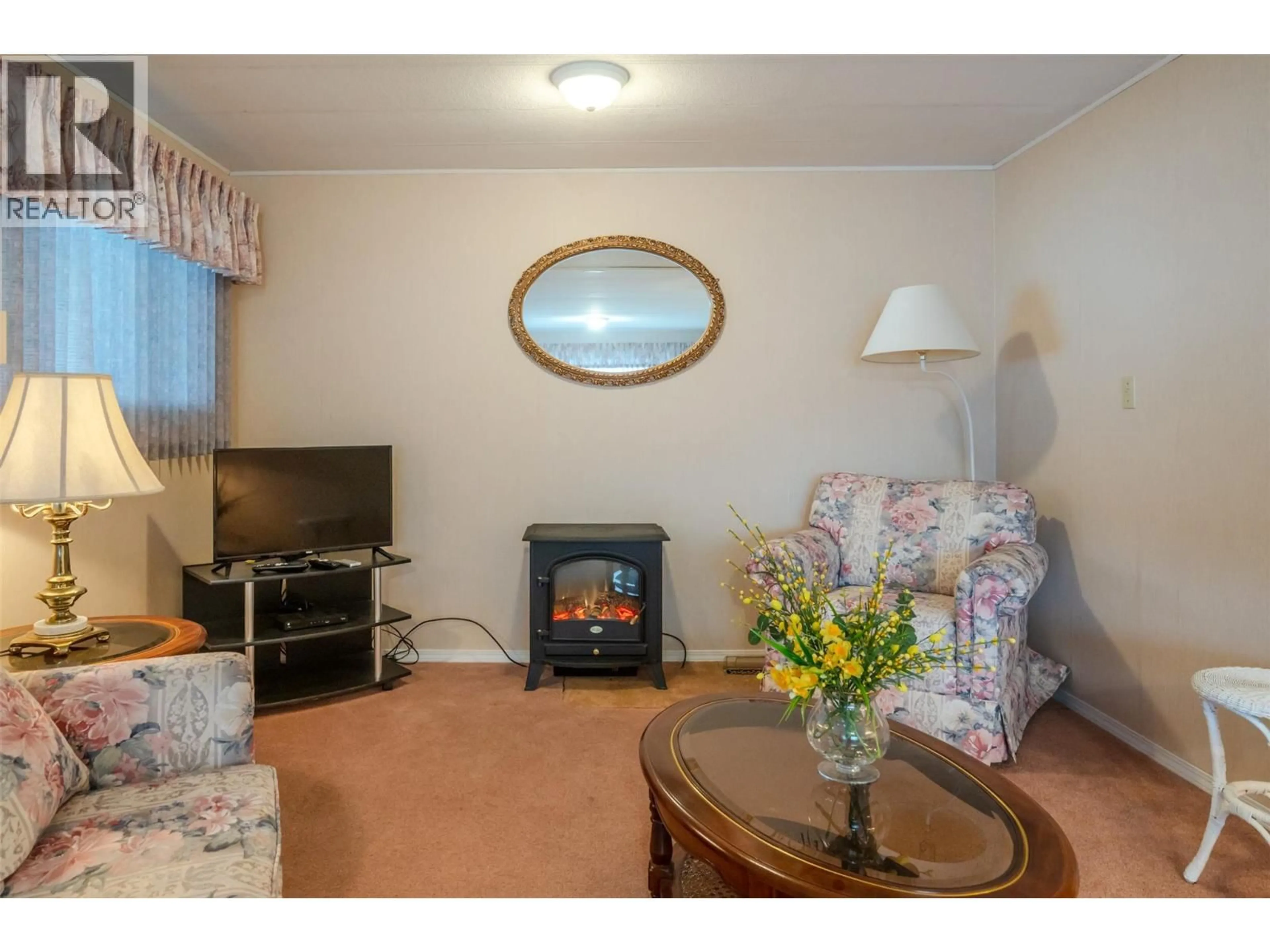 Living room with furniture, unknown for 5 - 6633 PARK DRIVE, Oliver British Columbia V0H1T4