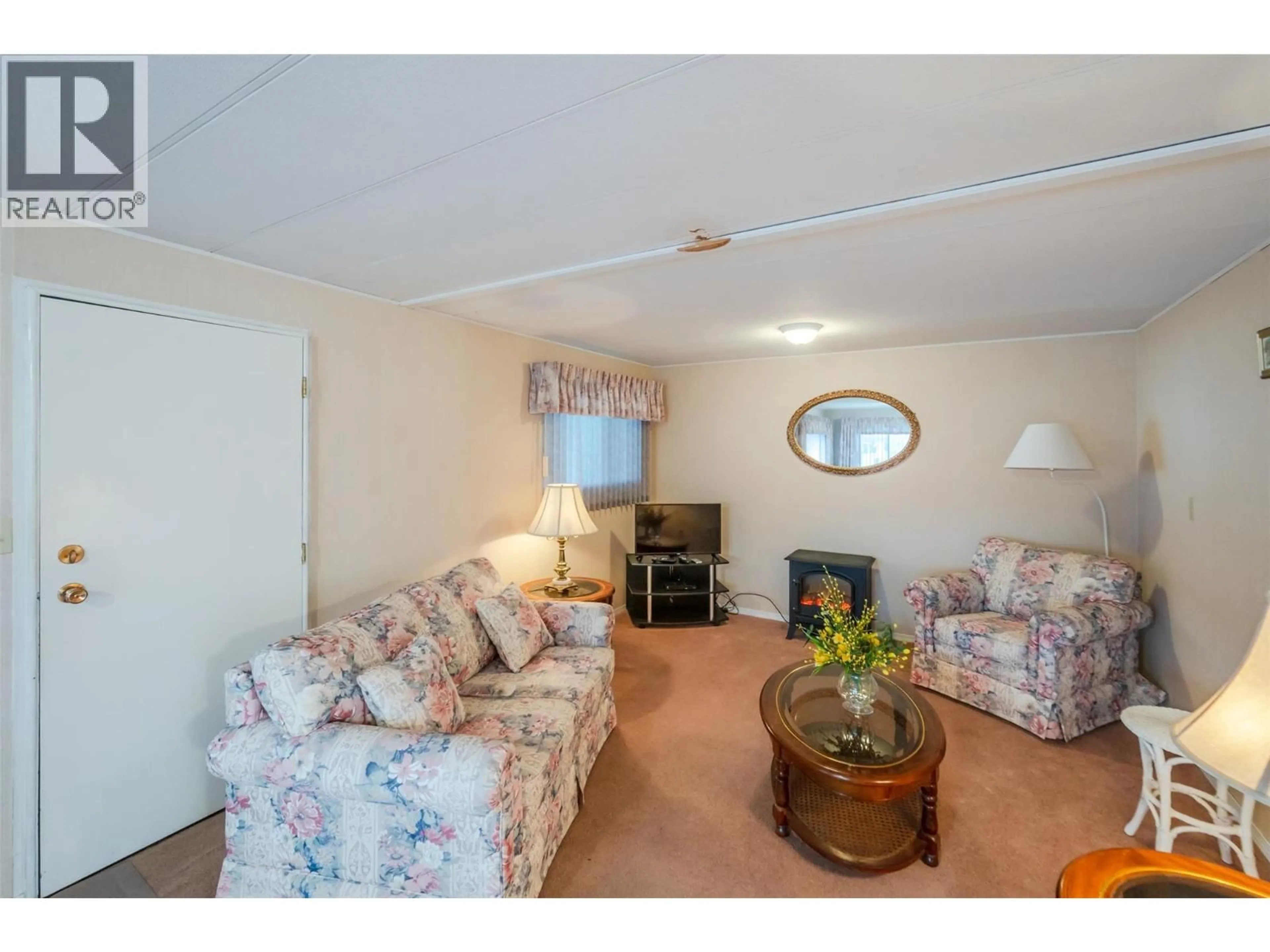 Living room with furniture, unknown for 5 - 6633 PARK DRIVE, Oliver British Columbia V0H1T4