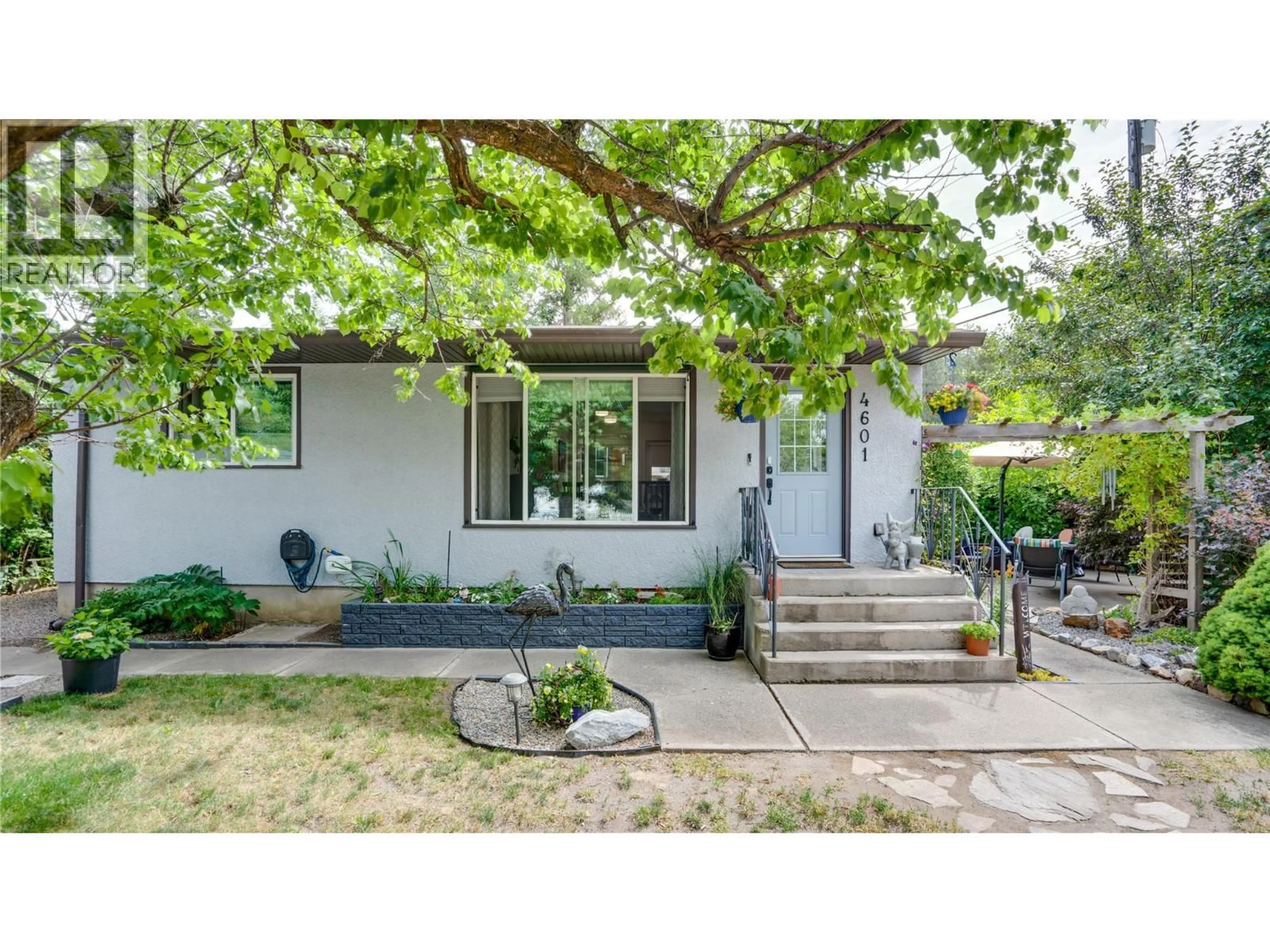 Home with vinyl exterior material, street for 4601 17 STREET, Vernon British Columbia V1B3C5