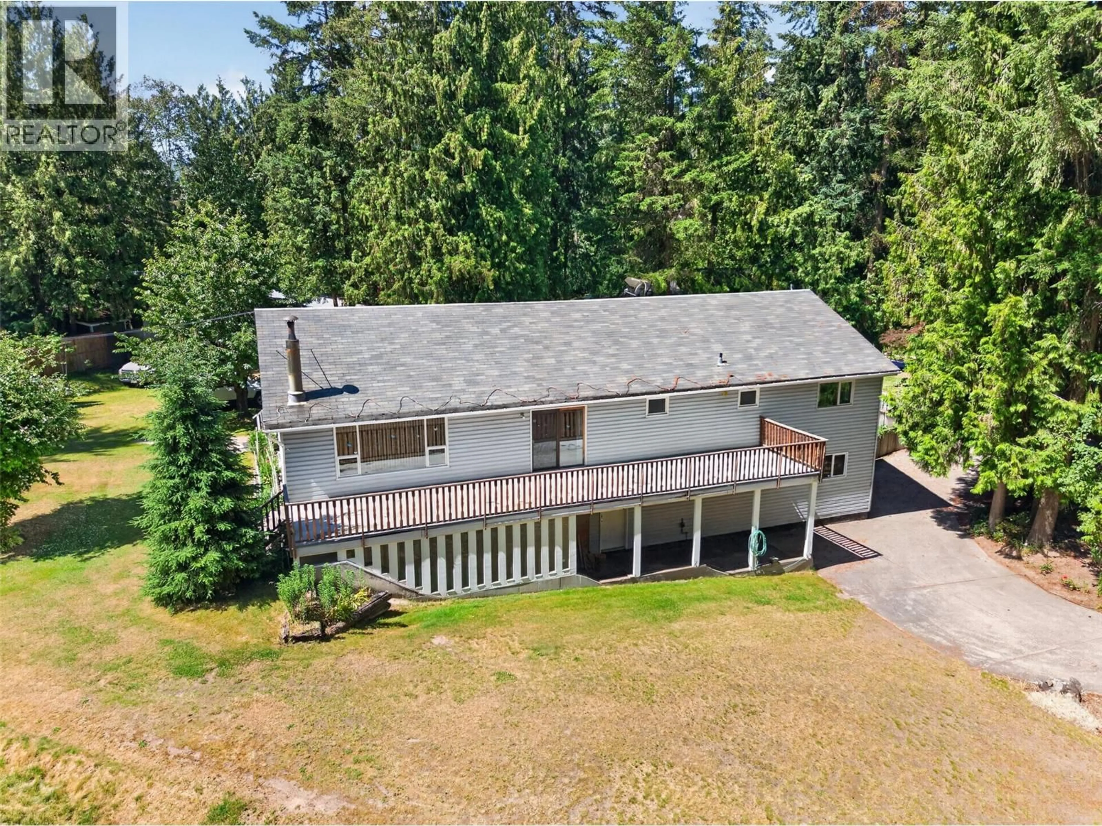 A pic from outside/outdoor area/front of a property/back of a property/a pic from drone, unknown for 8981 SWANSON ROAD, Swansea Point British Columbia V0E2K2