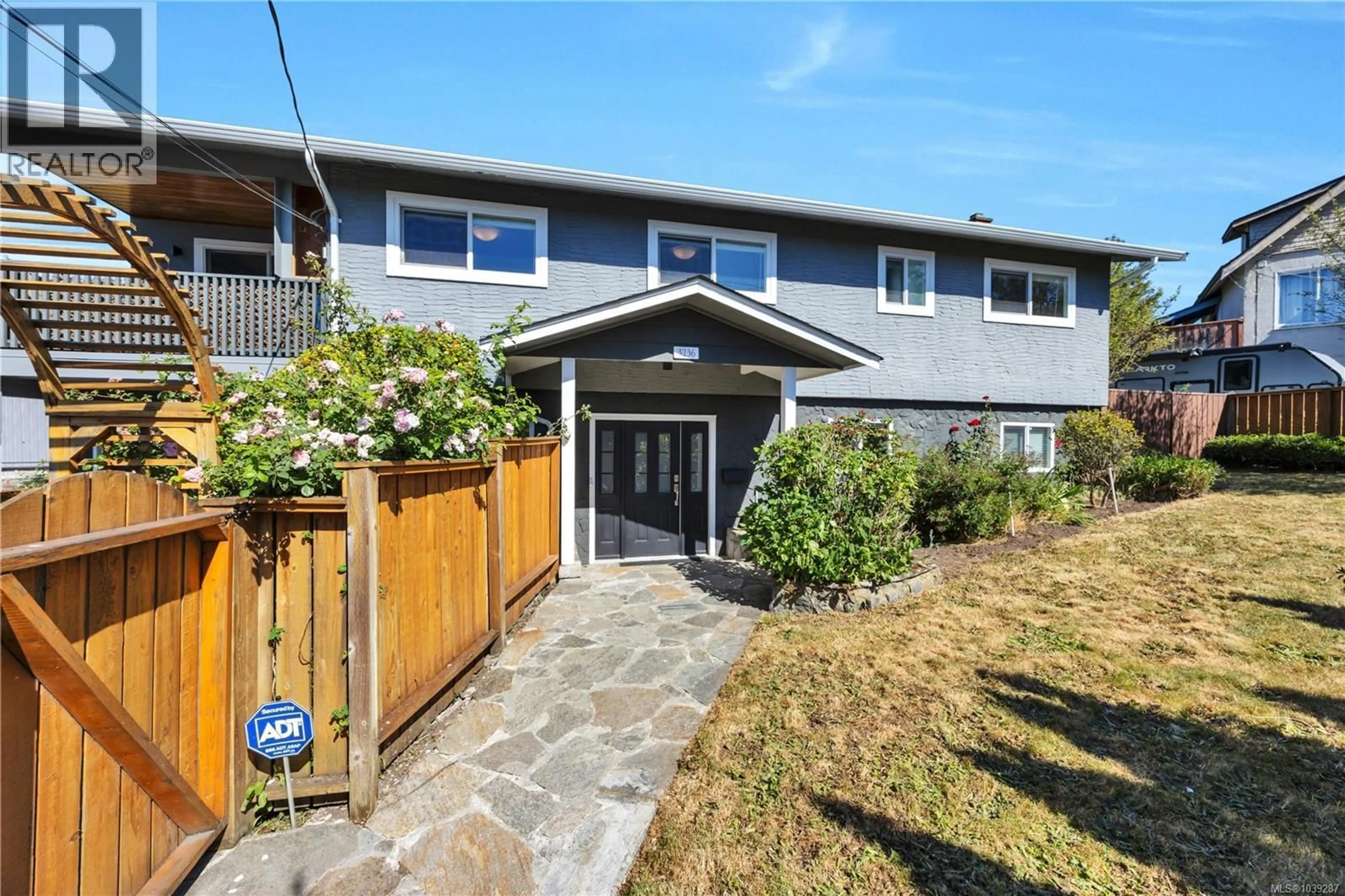 Unknown for 3236 CEDAR HILL ROAD, Saanich British Columbia V8P3Y3