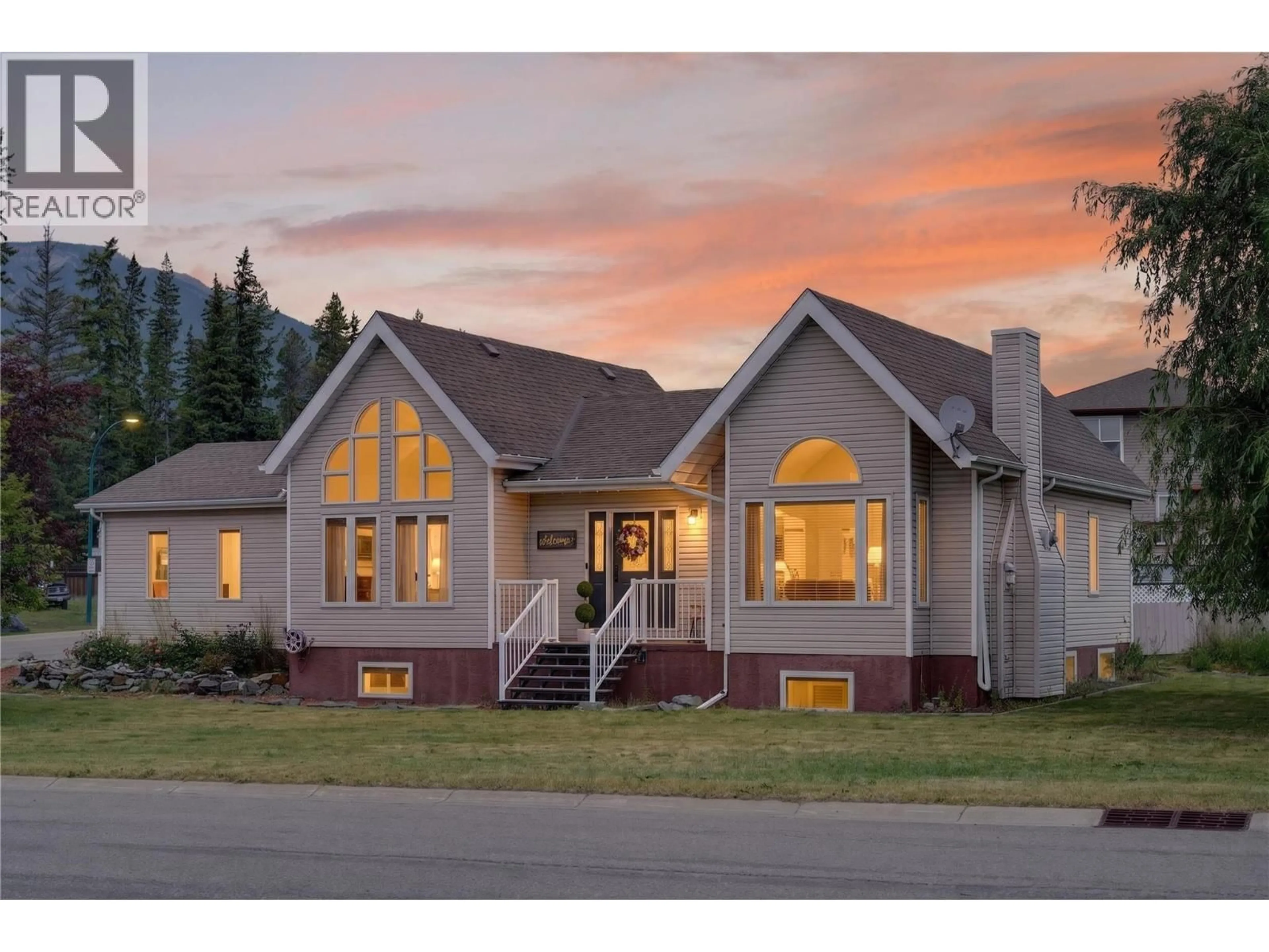 Home with vinyl exterior material, mountain view for 1260 VALLEY VIEW DRIVE, Sparwood British Columbia V0B2G2