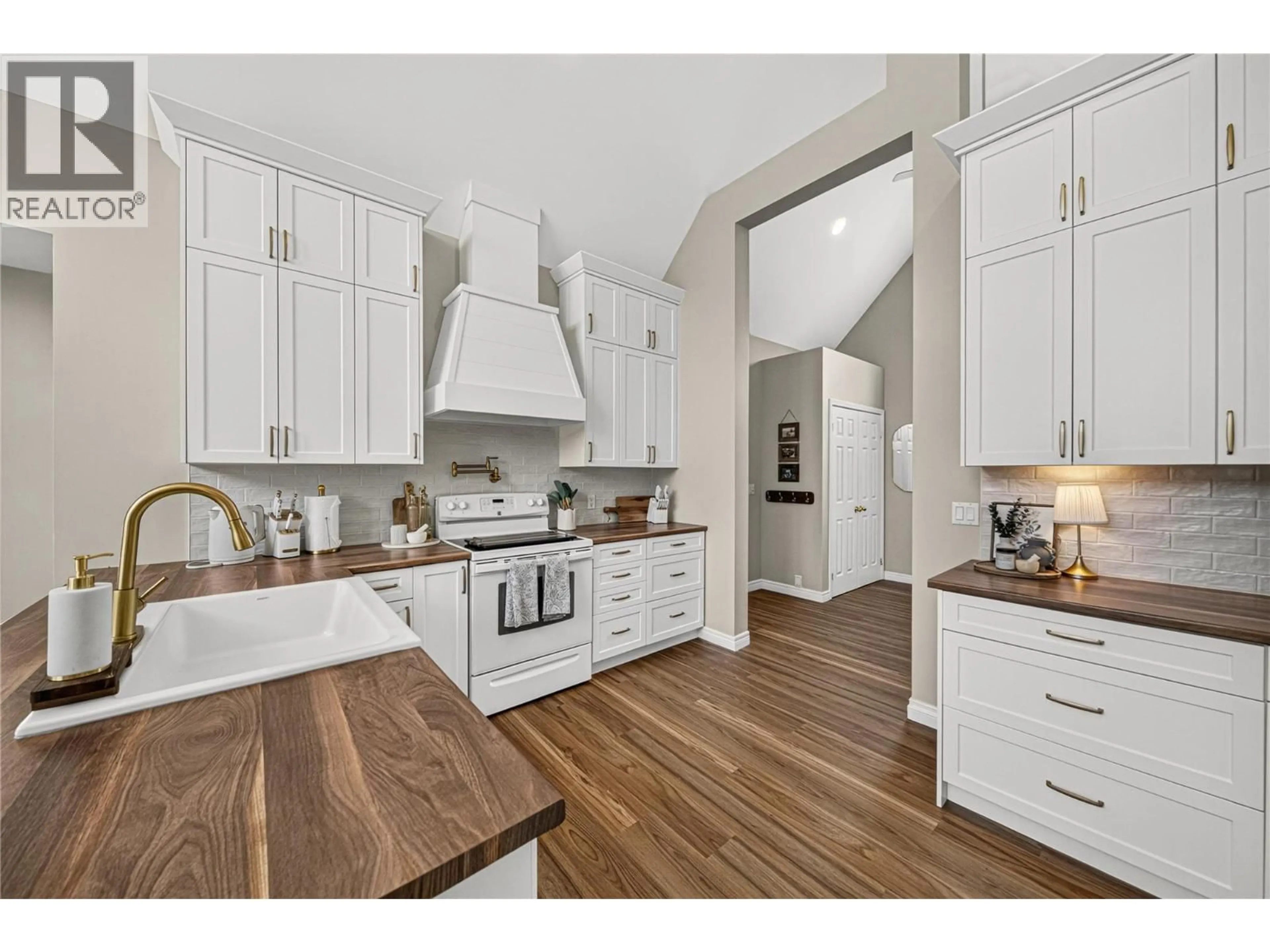 Open concept kitchen, unknown for 1260 VALLEY VIEW DRIVE, Sparwood British Columbia V0B2G2