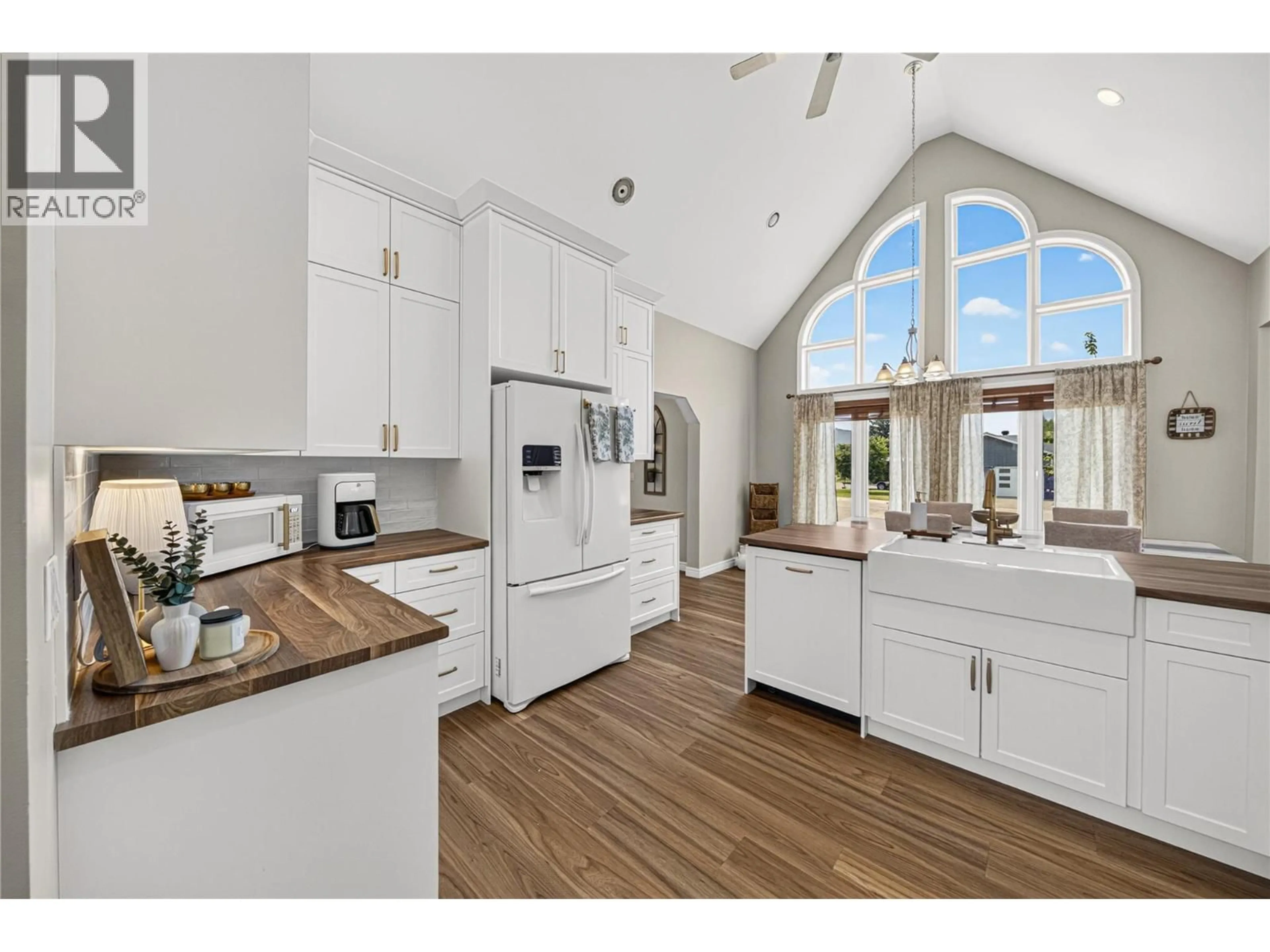 Open concept kitchen, unknown for 1260 VALLEY VIEW DRIVE, Sparwood British Columbia V0B2G2