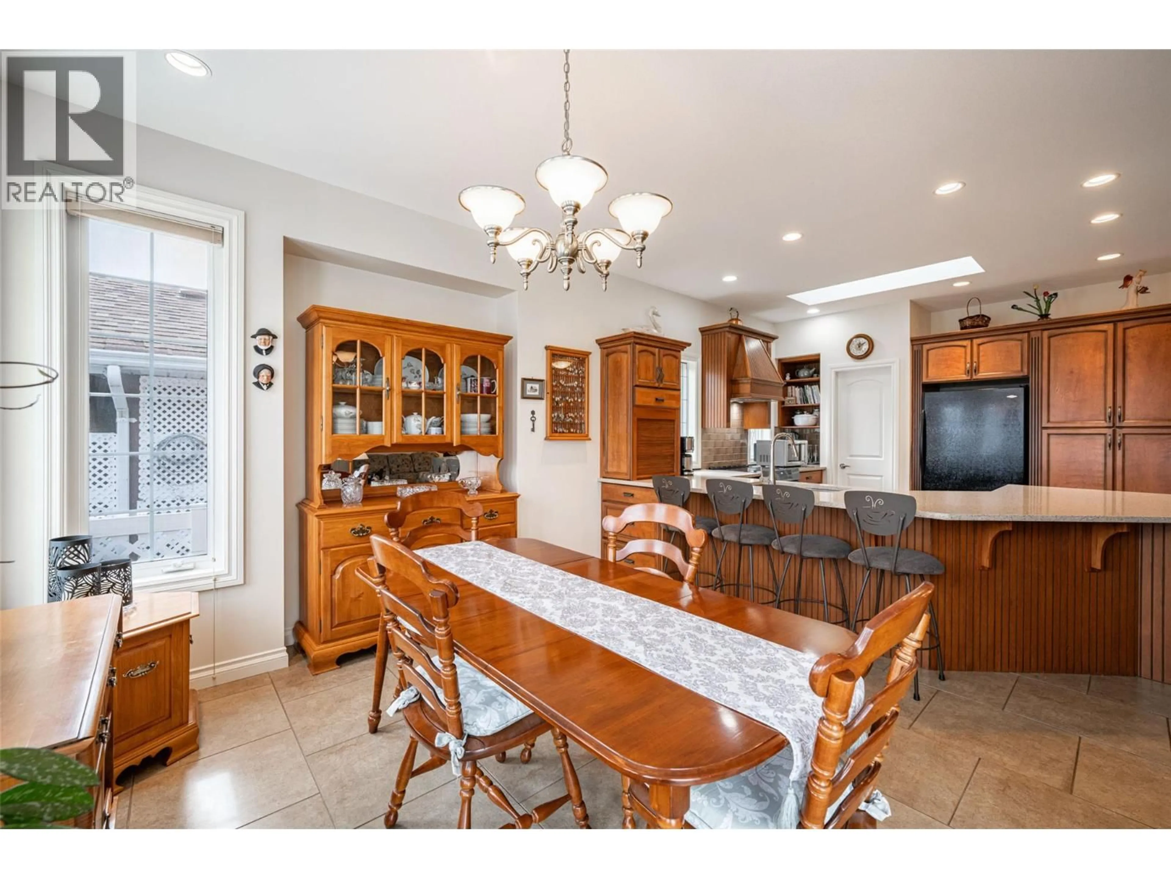 Open concept kitchen, ceramic/tile floor for 6905 MOUNTAINVIEW DRIVE, Oliver British Columbia V0H1T4