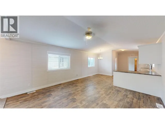 532 STEEPLEVIEW AVENUE NORTHWEST, Cranbrook 5