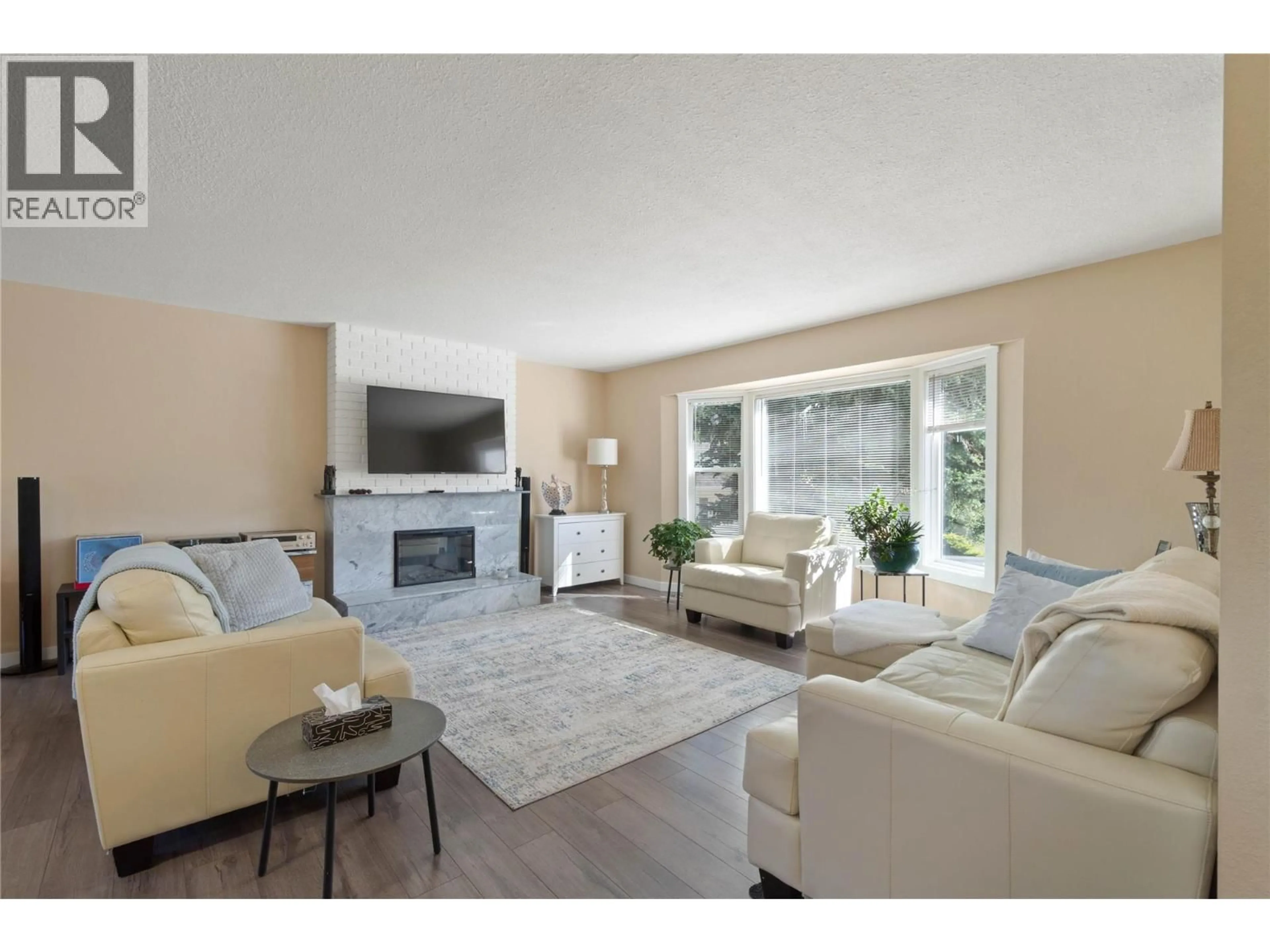 Living room with furniture, unknown for 41 BRECCIA DRIVE, Logan Lake British Columbia V0K1W0