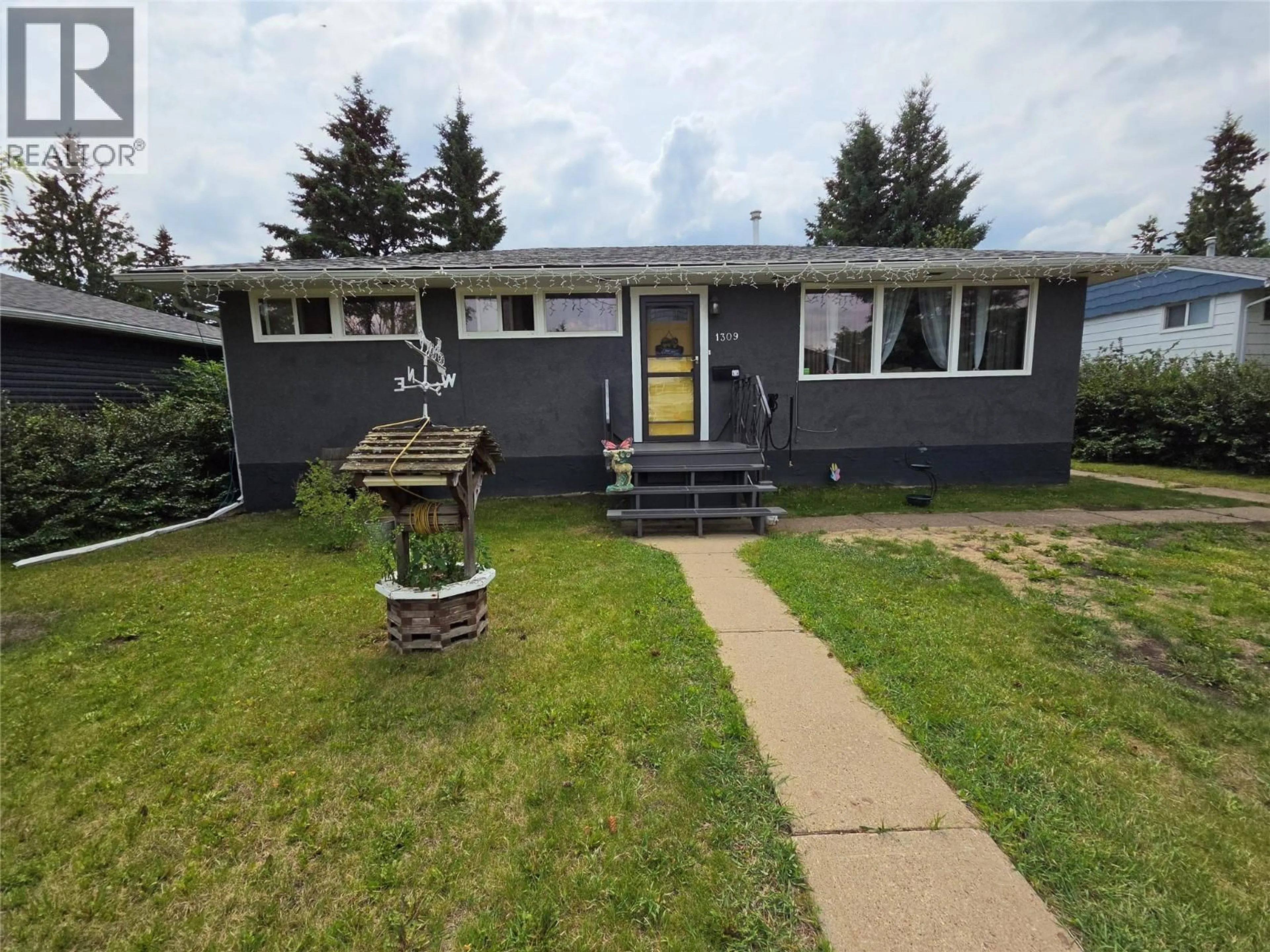 Home with vinyl exterior material, street for 1309 92 AVENUE, Dawson Creek British Columbia V1G1C4