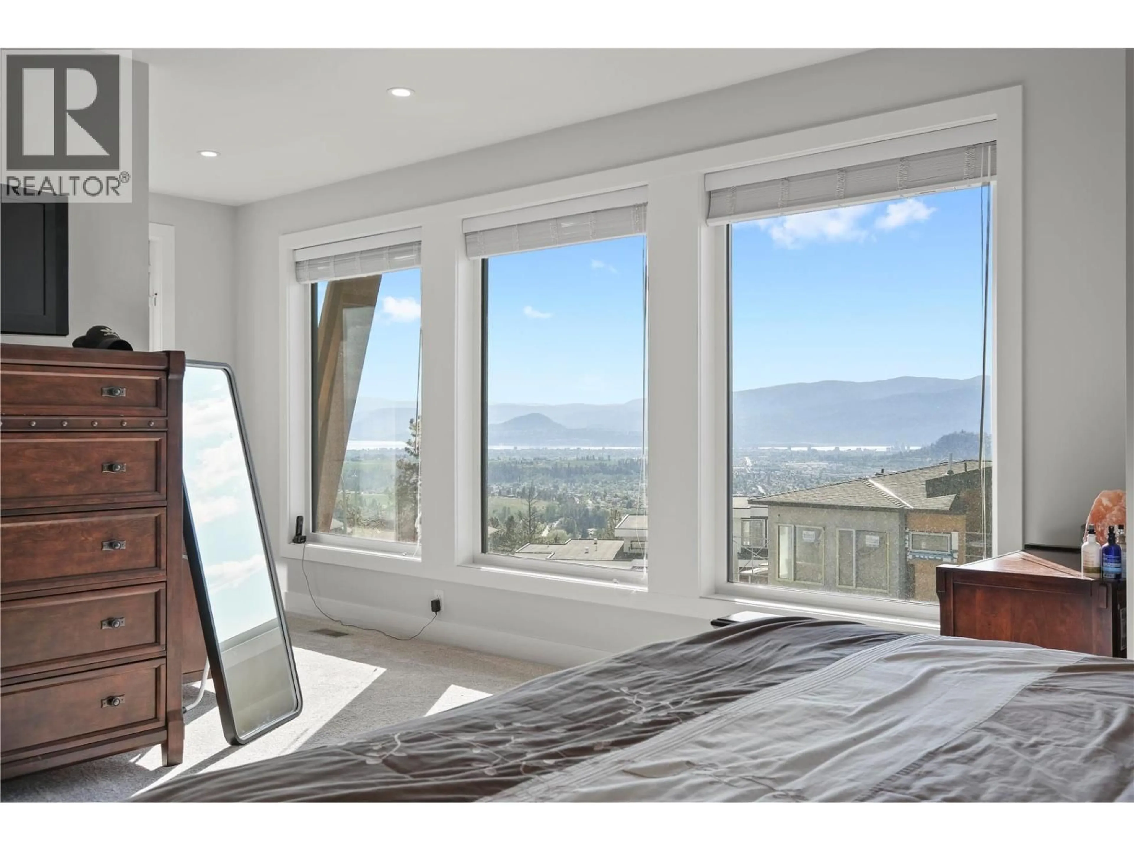 Unknown for 695 DEANS DRIVE, Kelowna British Columbia V1P1A1