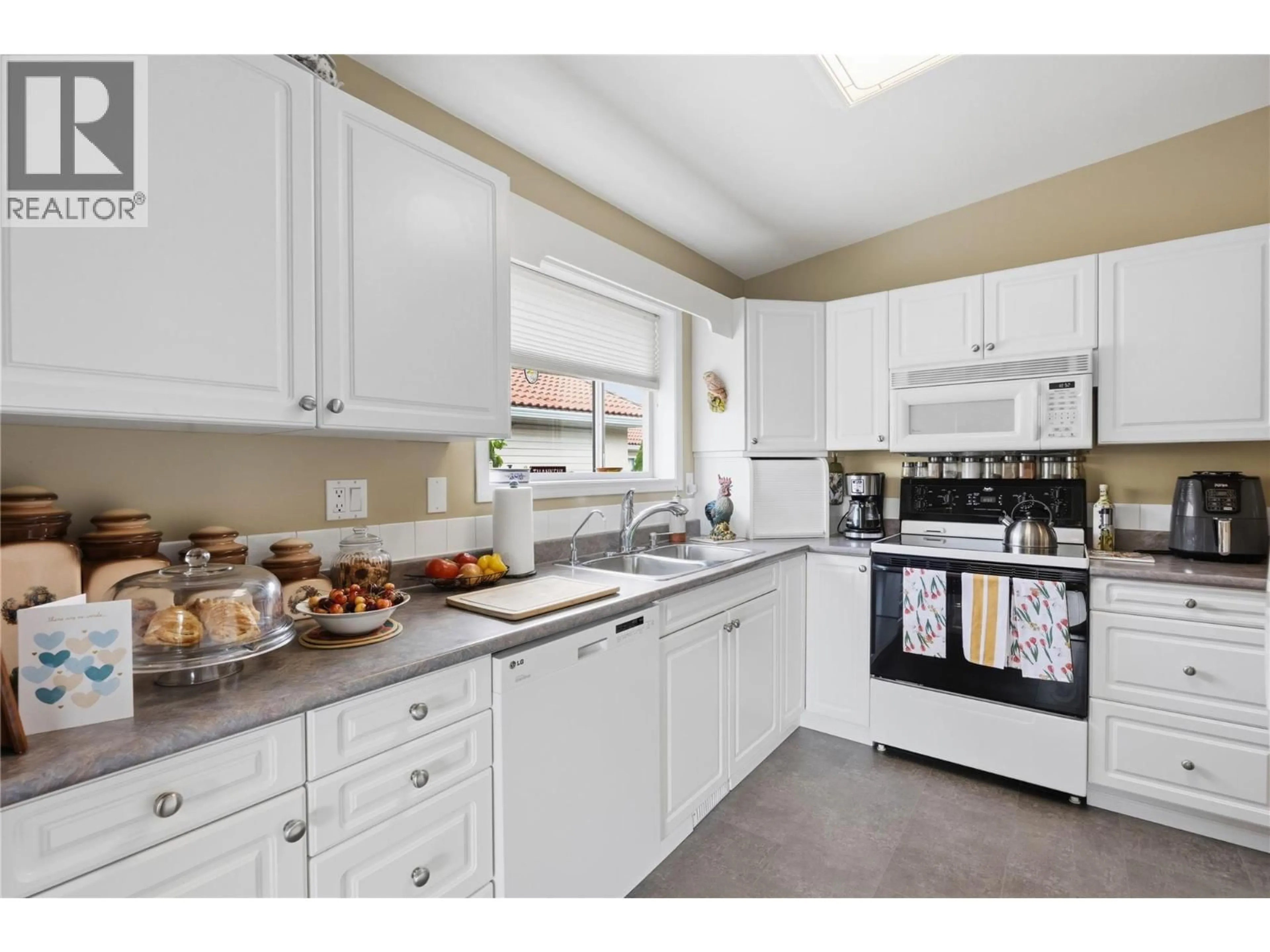 Standard kitchen, ceramic/tile floor for 14 - 9400 115TH STREET, Osoyoos British Columbia V0H1V5