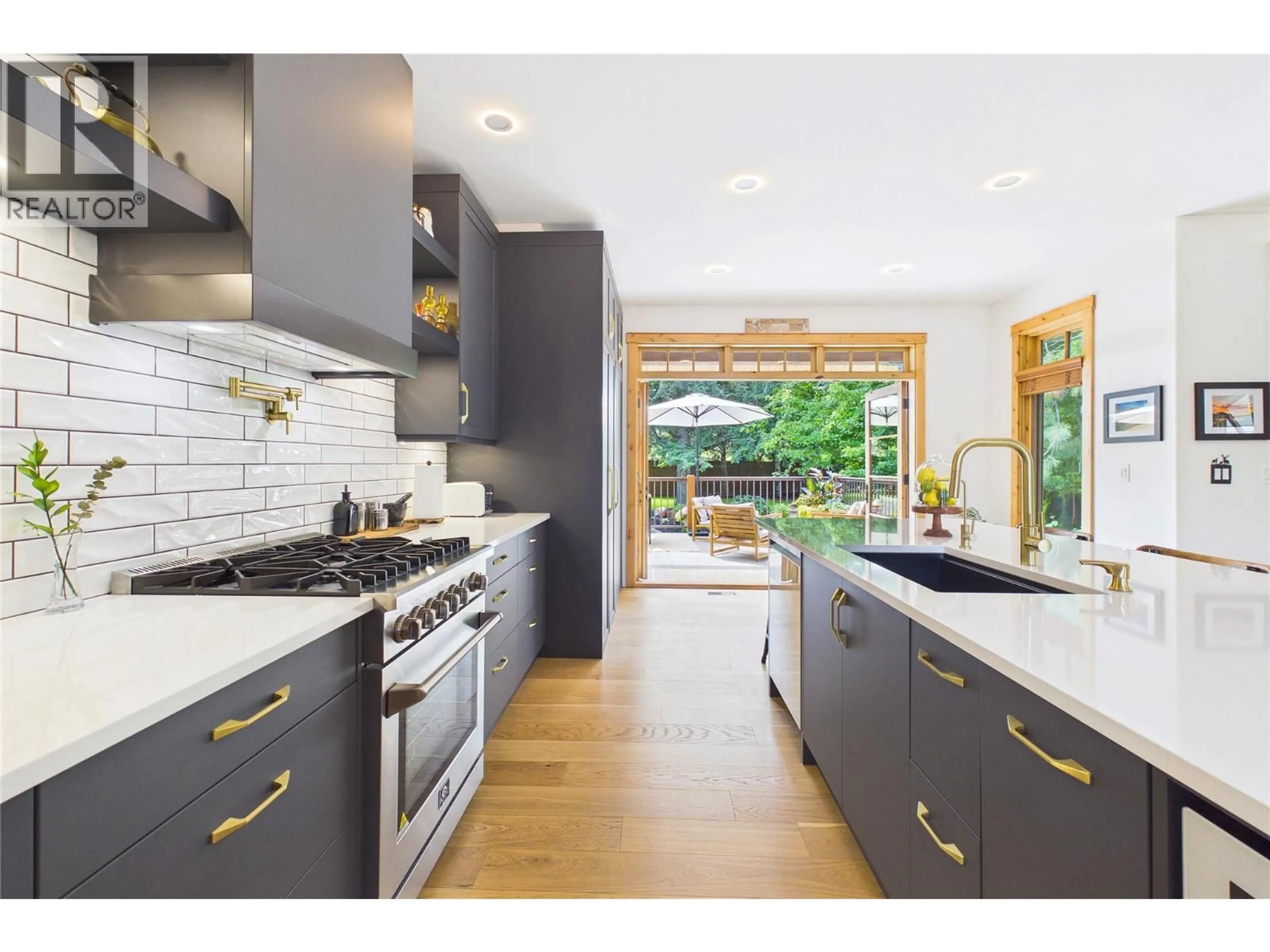 Contemporary kitchen, unknown for 188 PENROSE COURT, Penticton British Columbia V2A9B6