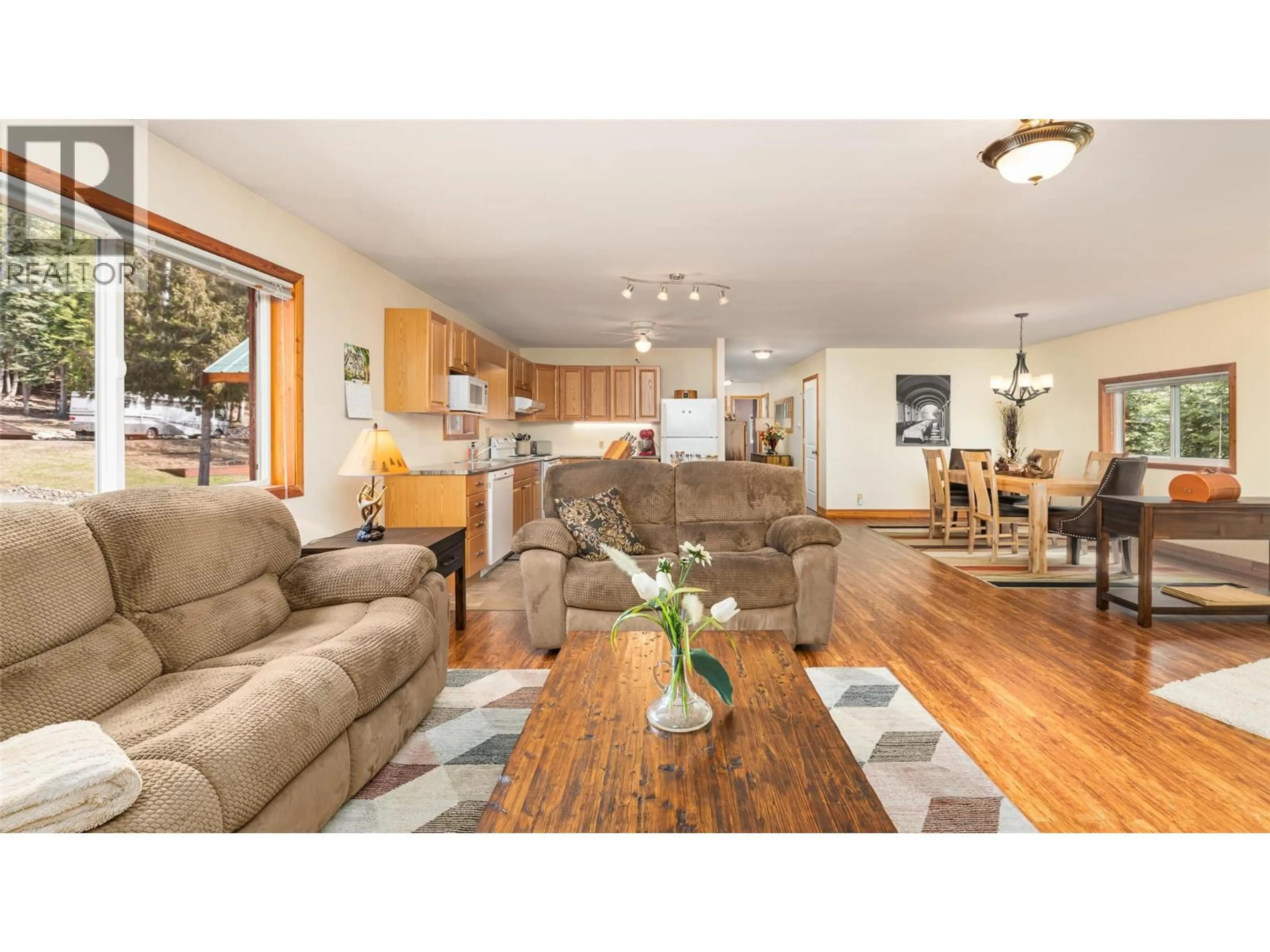 Living room with furniture, wood/laminate floor for 7470 3 HIGHWAY, Kitchener British Columbia V0B2P0