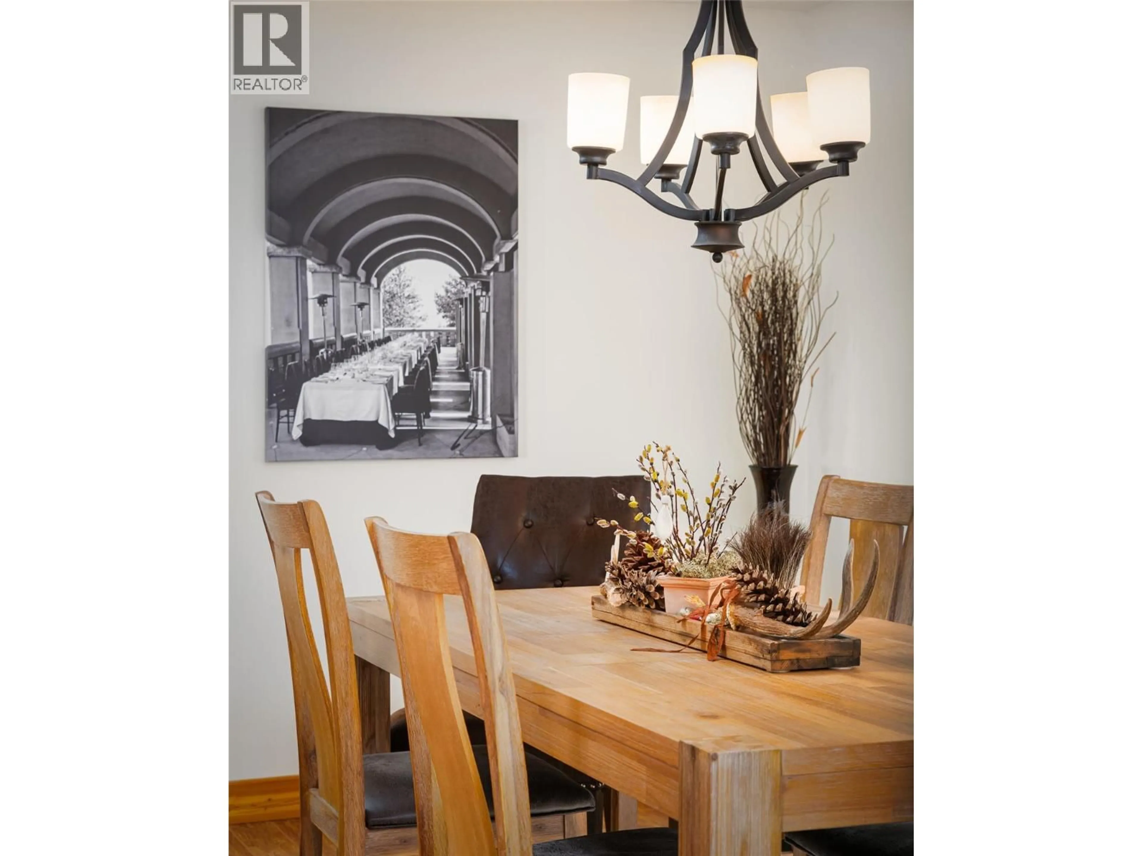 Dining room, wood/laminate floor for 7470 3 HIGHWAY, Kitchener British Columbia V0B2P0