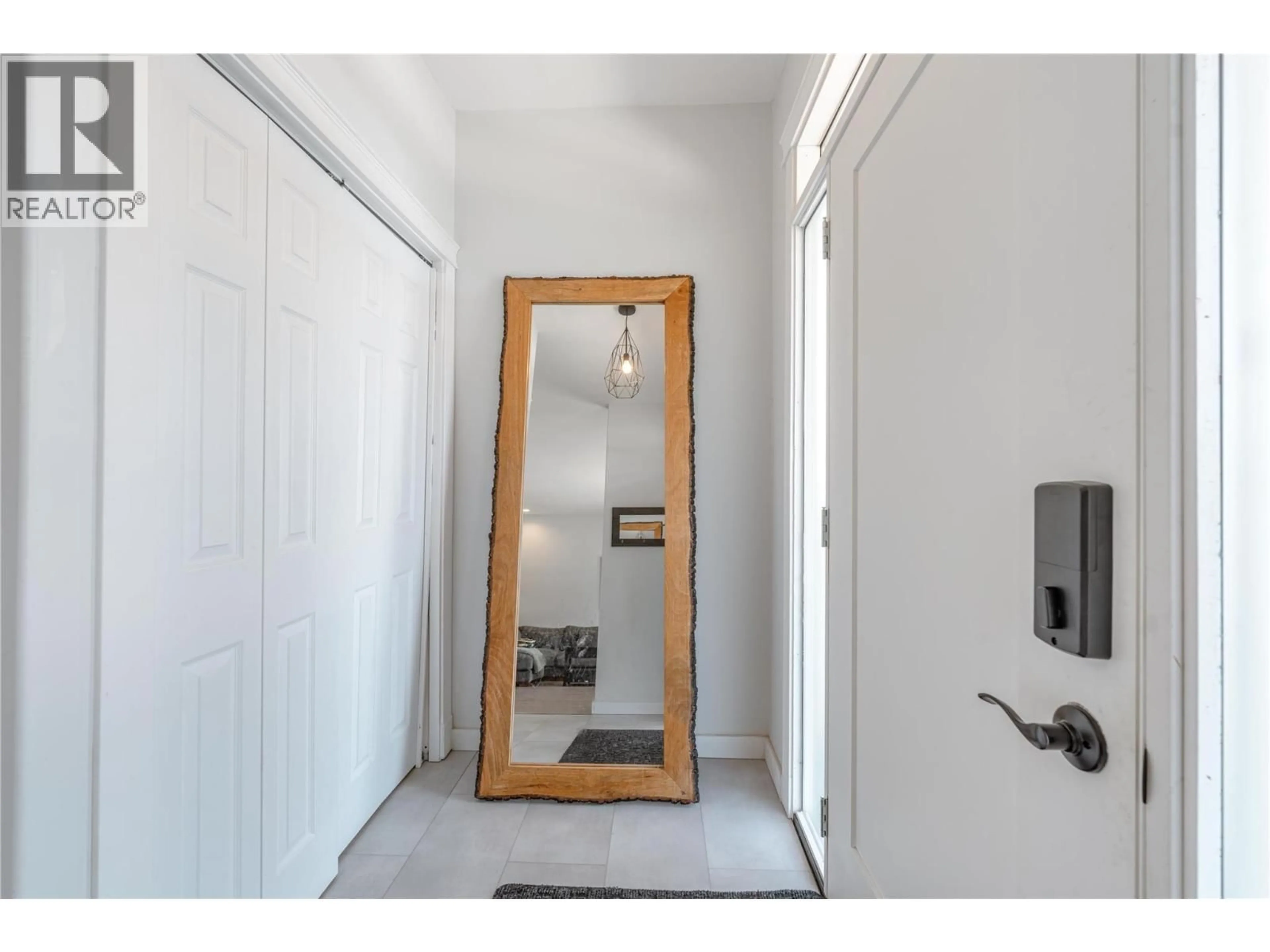 Indoor entryway for 703 CENTER STREET, Revelstoke British Columbia V0E2S0
