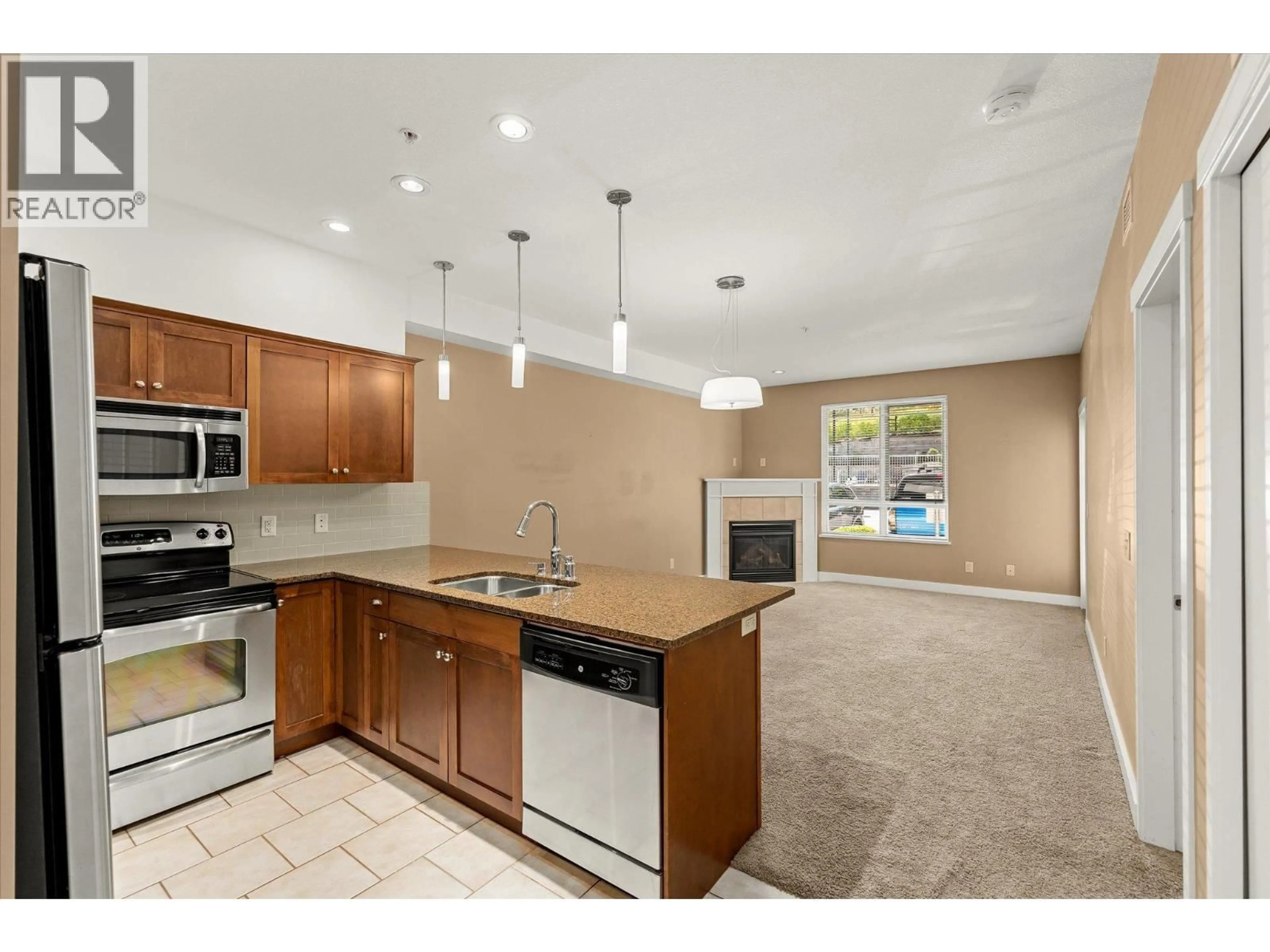 Open concept kitchen, ceramic/tile floor for 3111 - 1990 UPPER SUNDANCE DRIVE, West Kelowna British Columbia V4T3E7