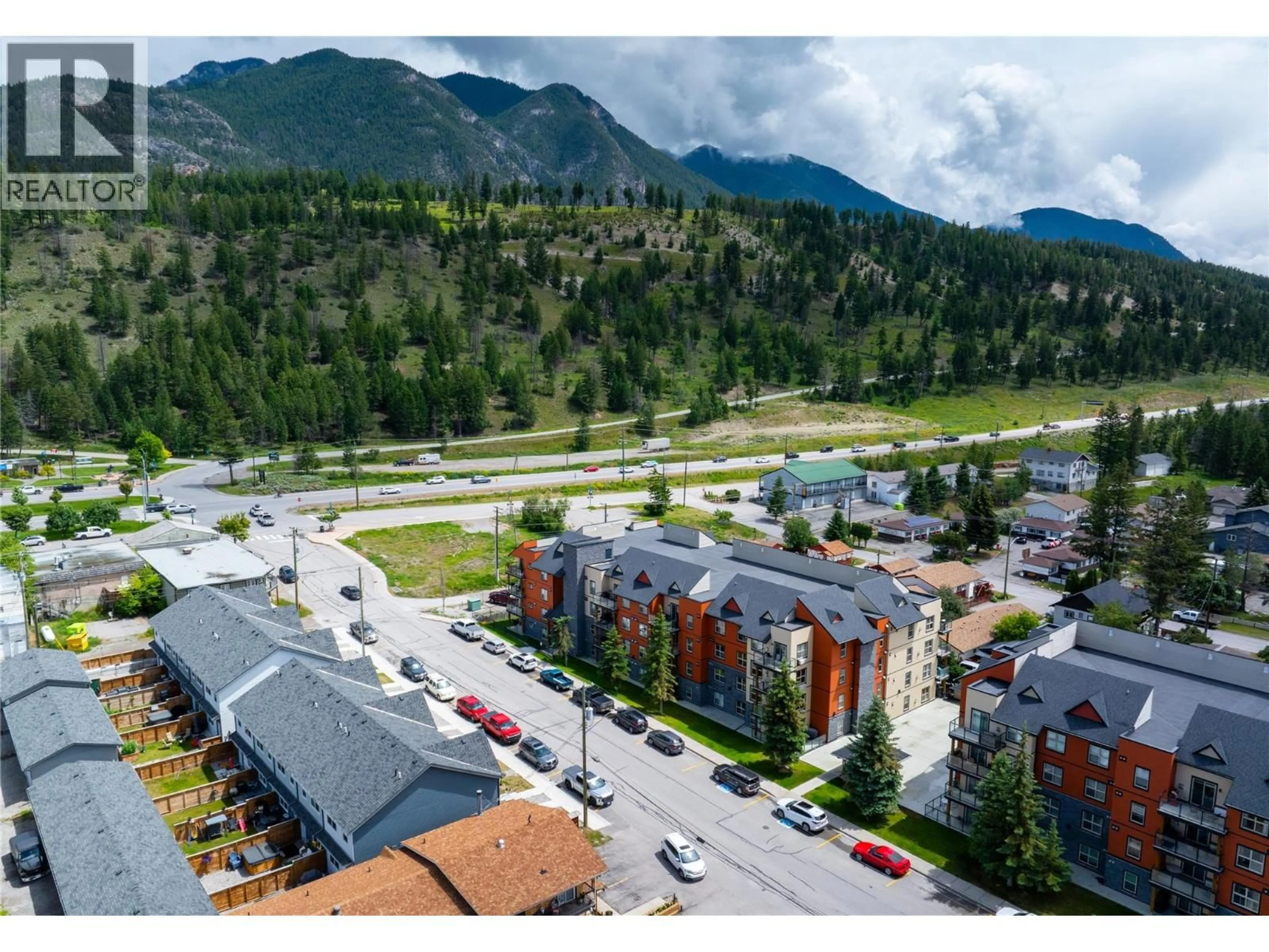 A pic from outside/outdoor area/front of a property/back of a property/a pic from drone, mountain view for 1105 - 4884 STANLEY STREET, Radium Hot Springs British Columbia V0A1M0