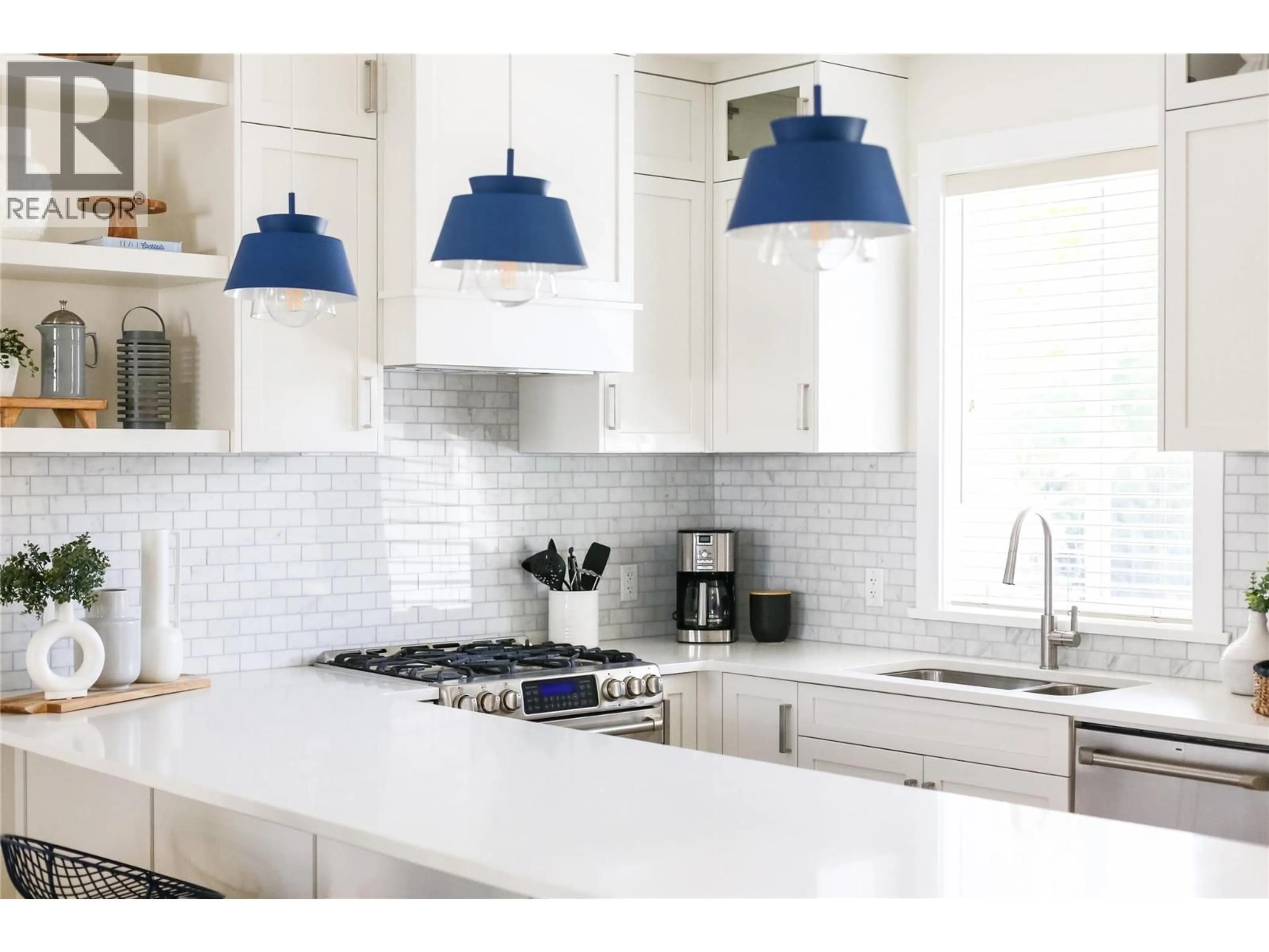 Contemporary kitchen, ceramic/tile floor for 19 - 3750 WEST BAY ROAD, West Kelowna British Columbia V4T0A4